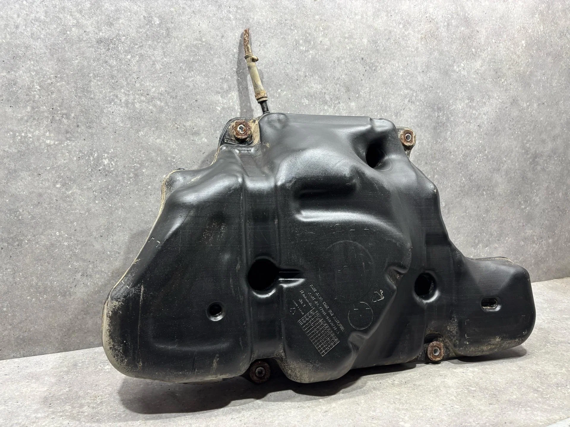 Топливный бак Toyota Avensis 3 T270 ADT270 2010 - миниатюра 6