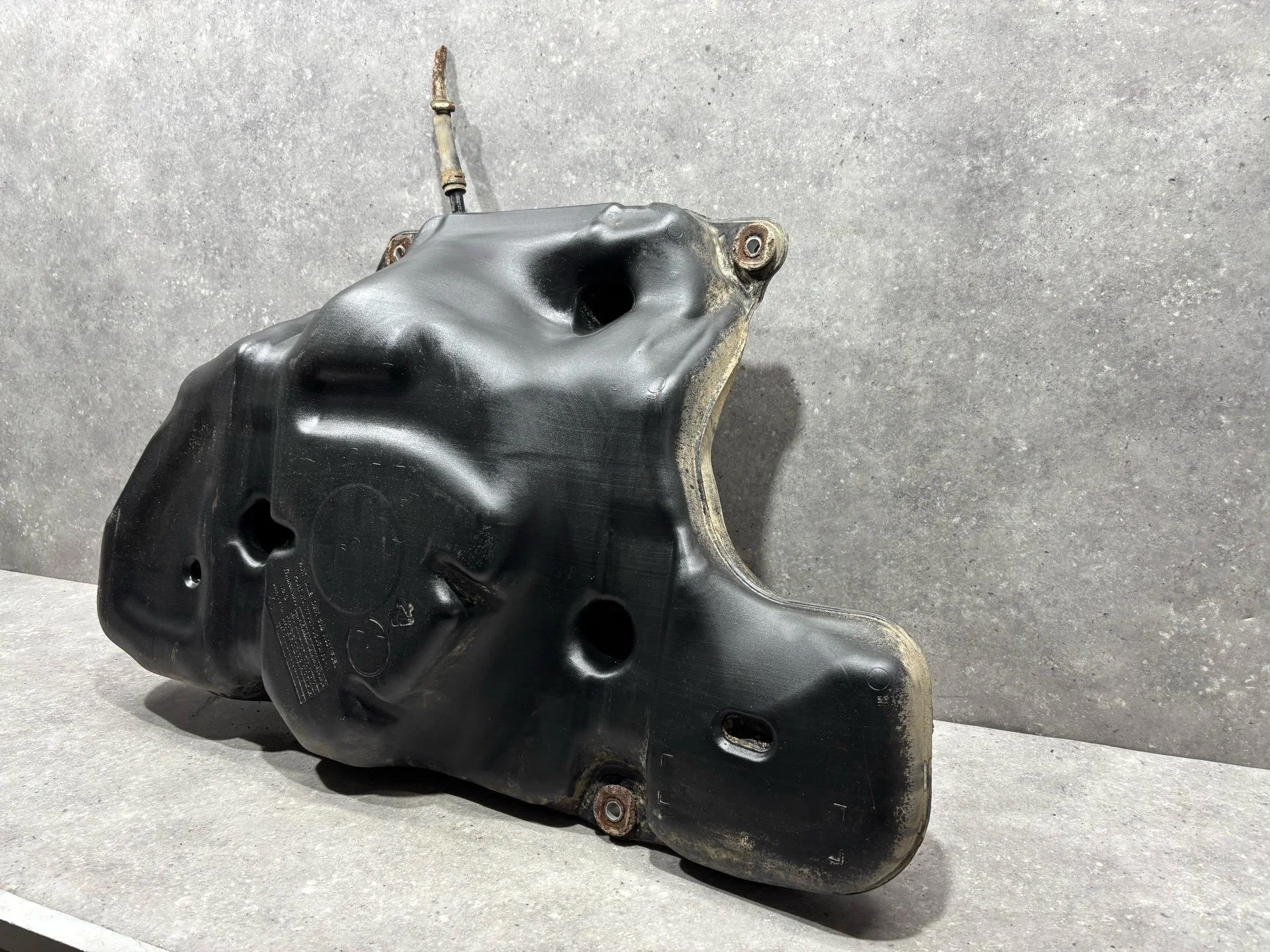 Топливный бак Toyota Avensis 3 T270 ADT270 2010 - миниатюра 7