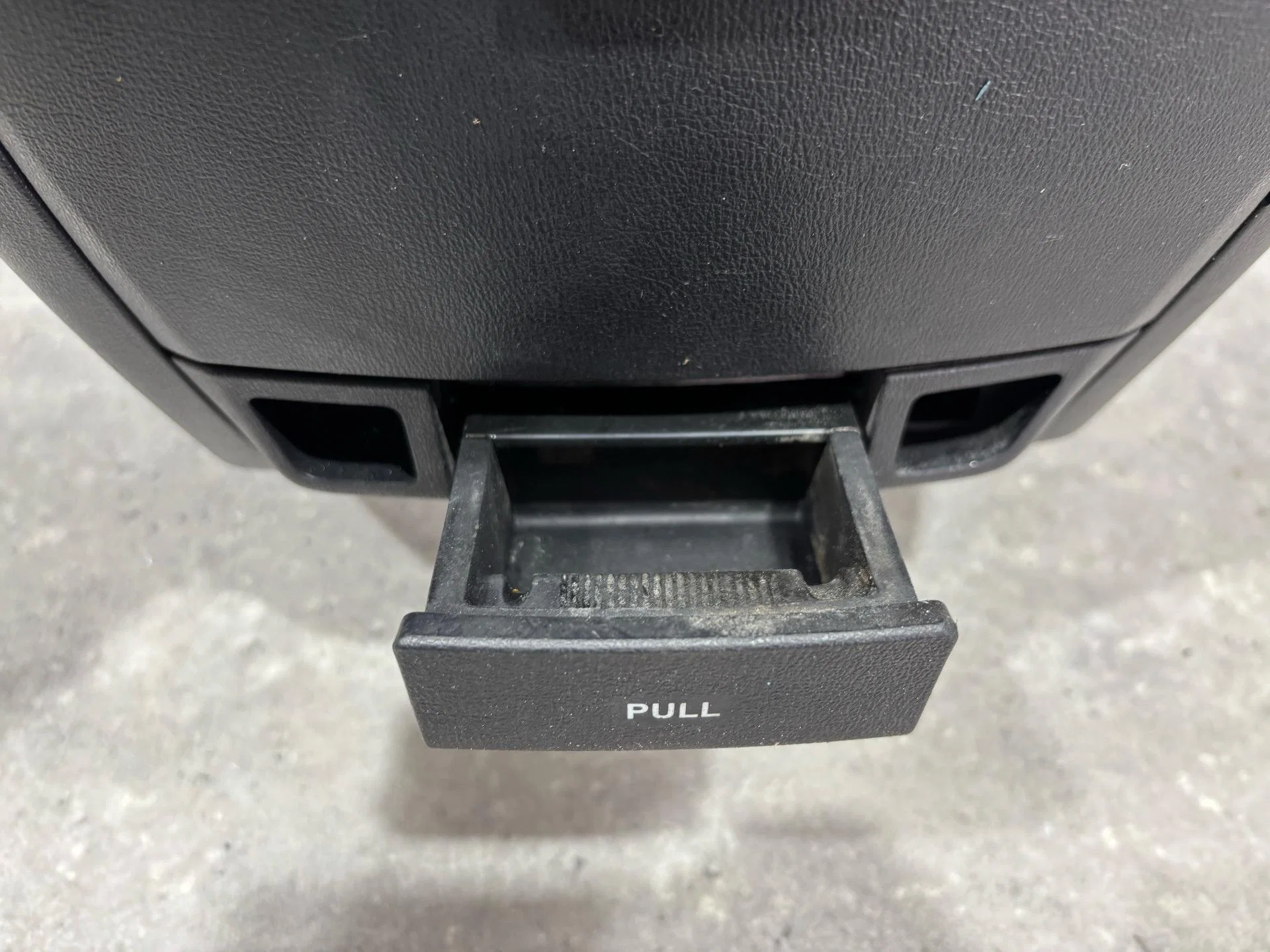 Бардачок Hyundai Elantra 4 HD 2010 847812H0009P - миниатюра 5