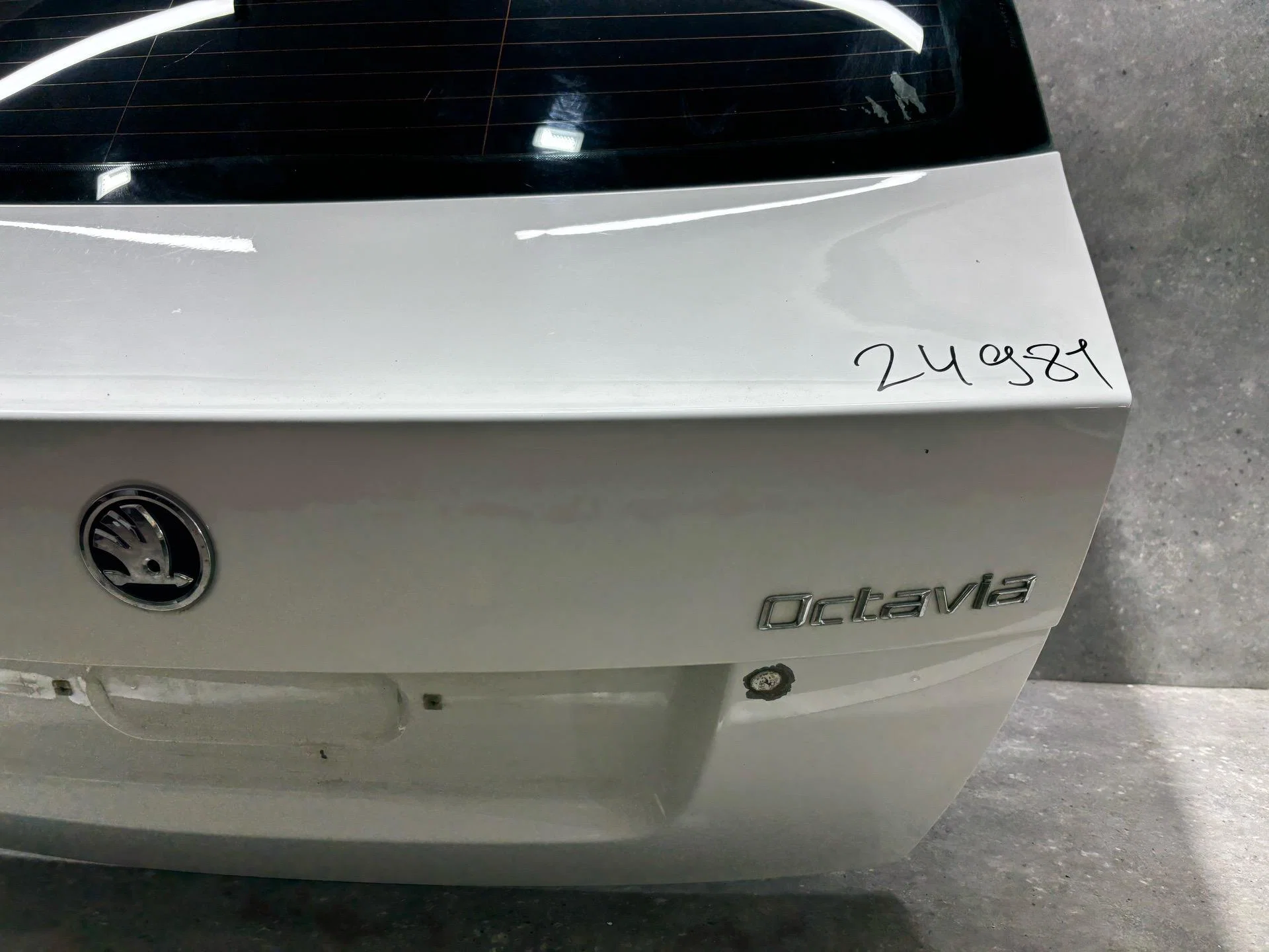 Крышка багажника Skoda Octavia 2 рест. 1Z3 2013 - миниатюра 4