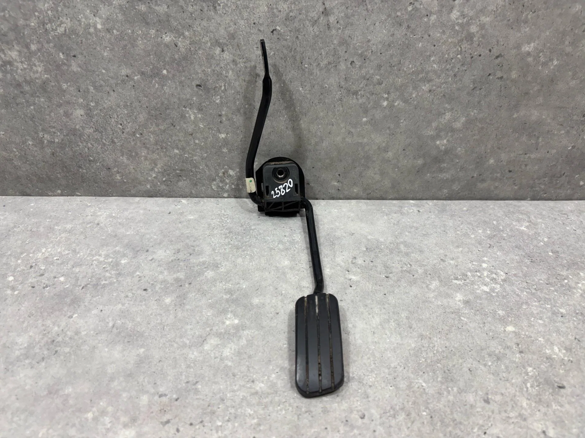Педаль газа Renault Symbol 2 LU01 2010 7700414107 - изображение 1