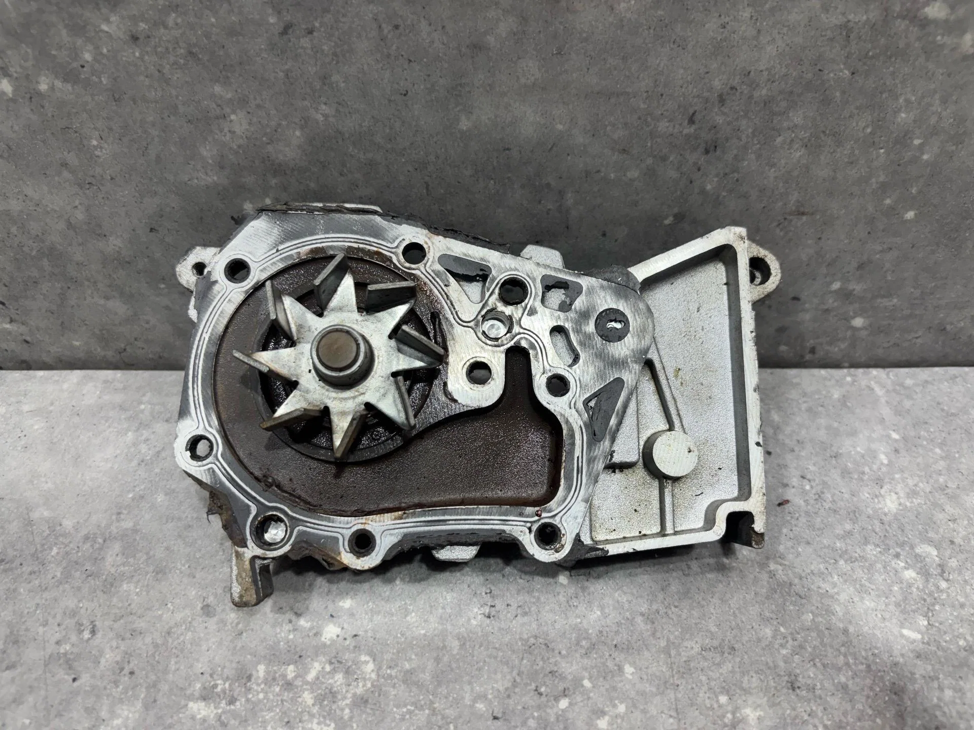 Водяная помпа Renault Symbol 2 LU01 2010 - миниатюра 4
