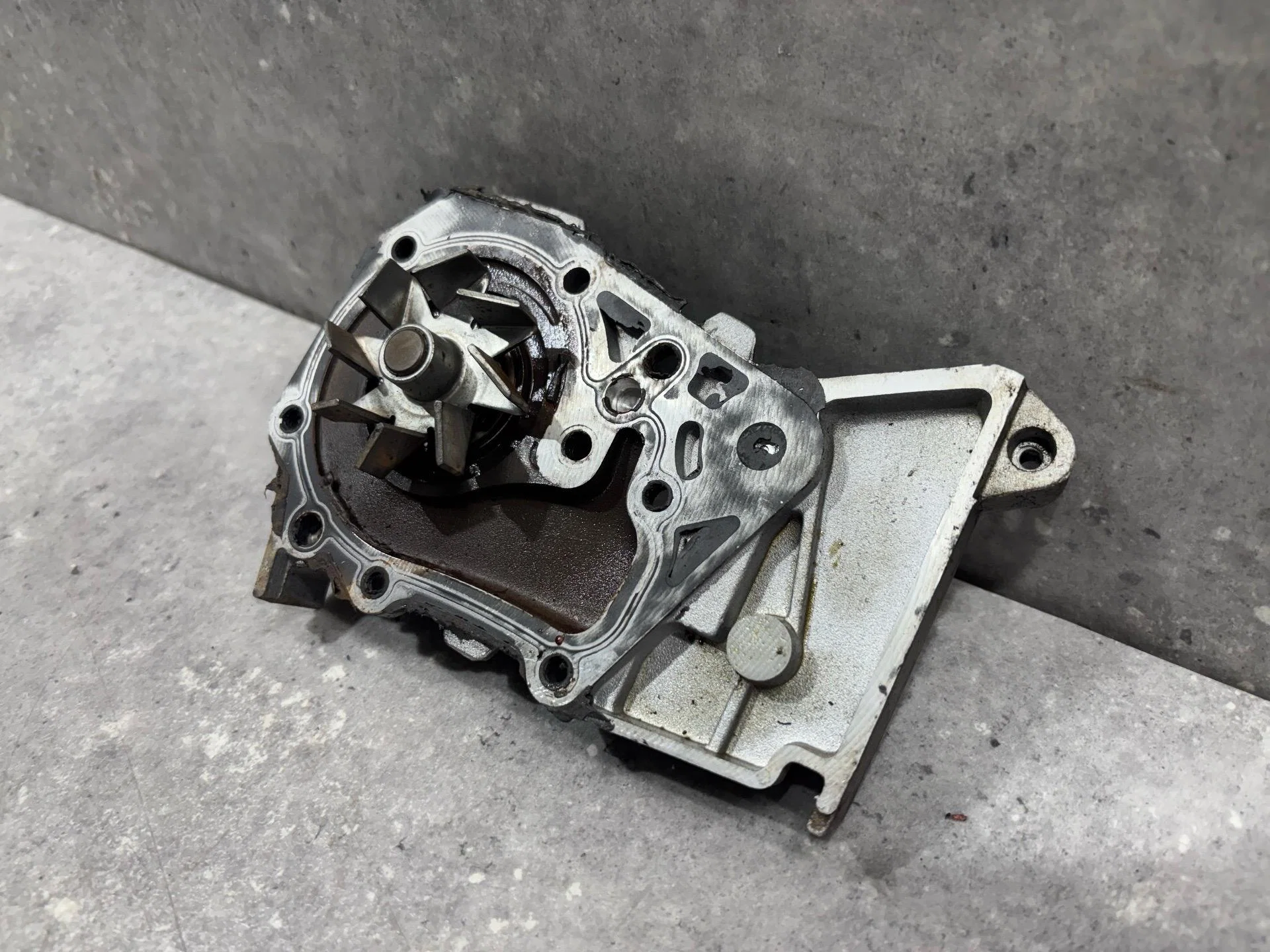 Водяная помпа Renault Symbol 2 LU01 2010 - миниатюра 5