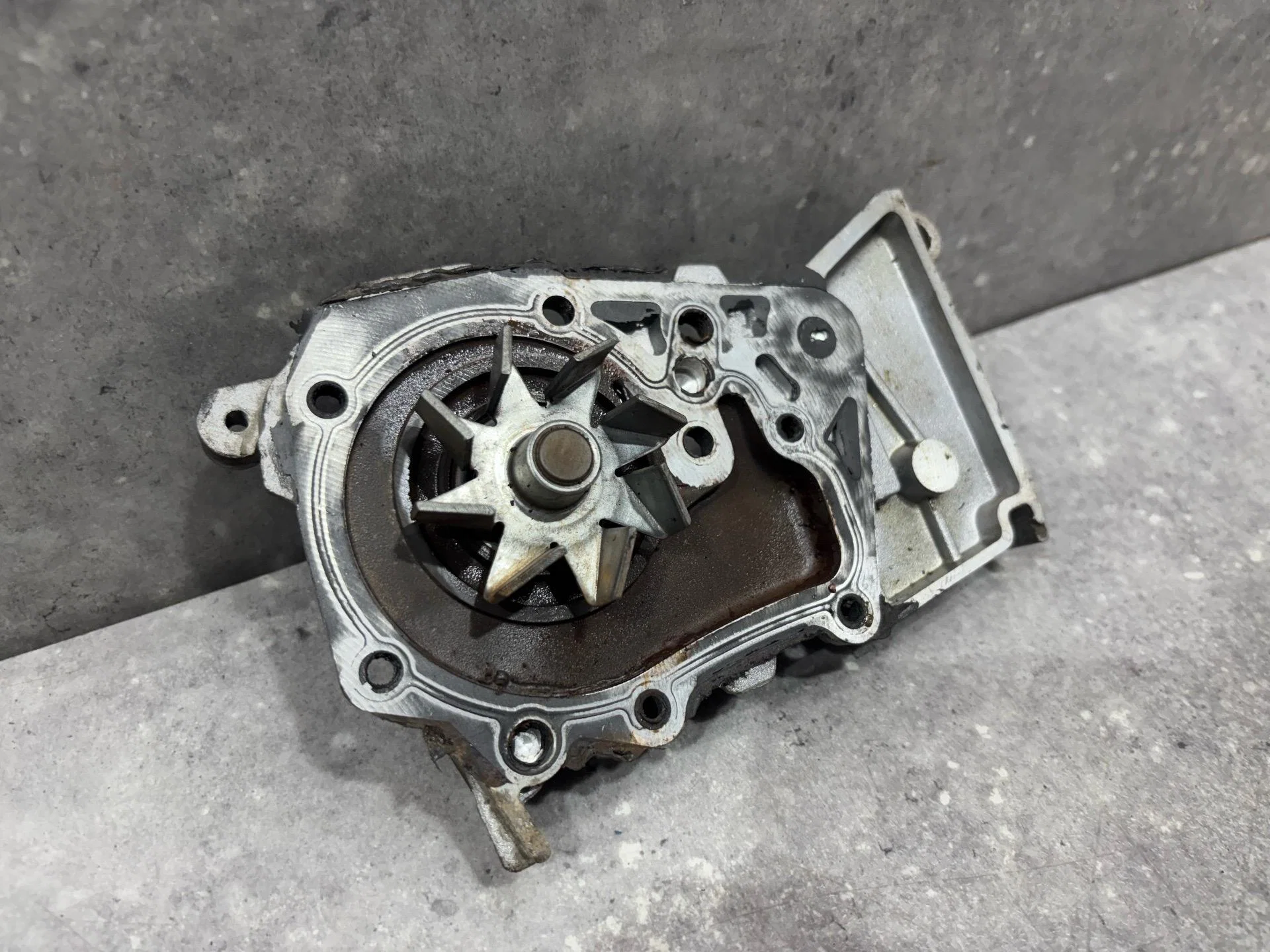Водяная помпа Renault Symbol 2 LU01 2010 - миниатюра 6