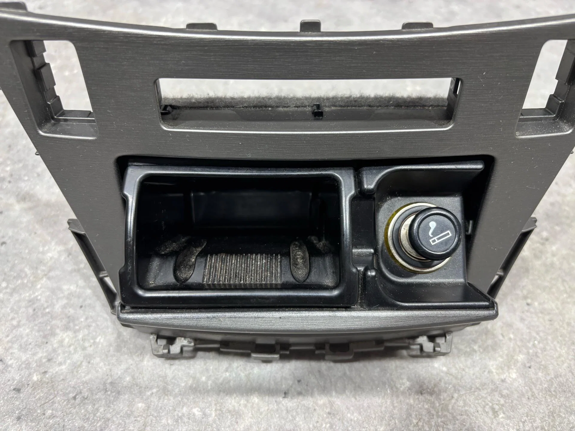 Пепельница передняя Toyota Avensis 3 T270 ADT270 - миниатюра 2