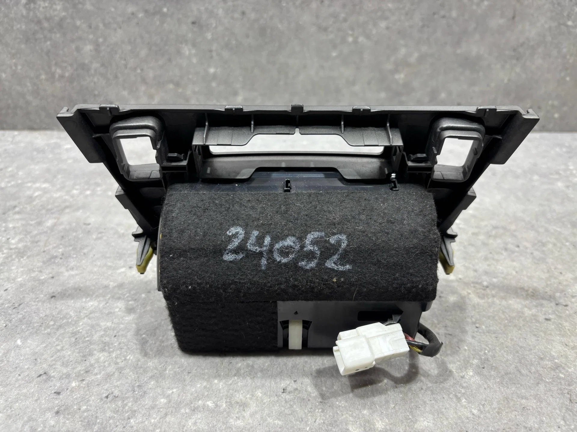 Пепельница передняя Toyota Avensis 3 T270 ADT270 - миниатюра 4