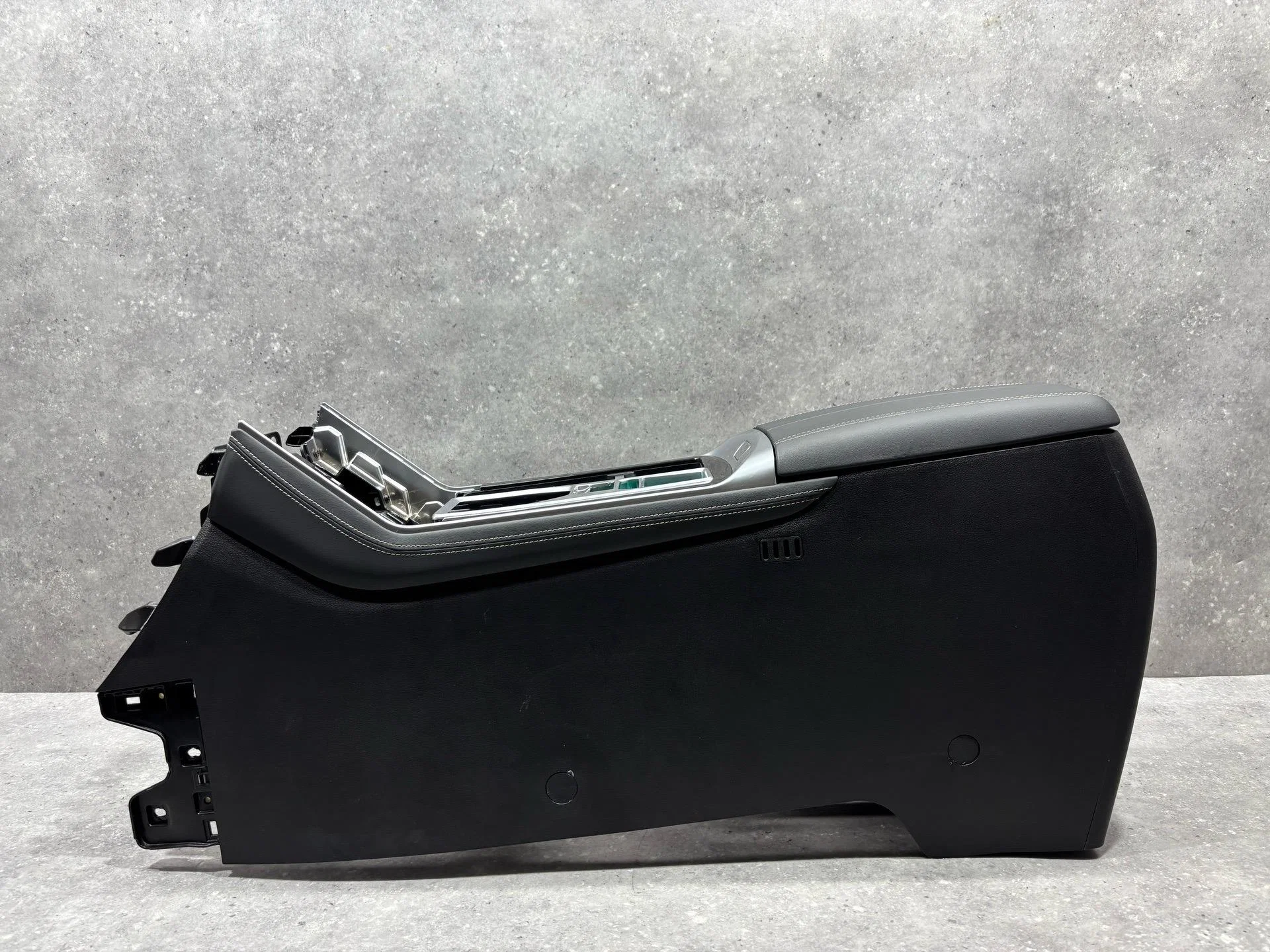 Консоль салона Jetour X90 Plus 1 2023 F205305010BB - изображение 1