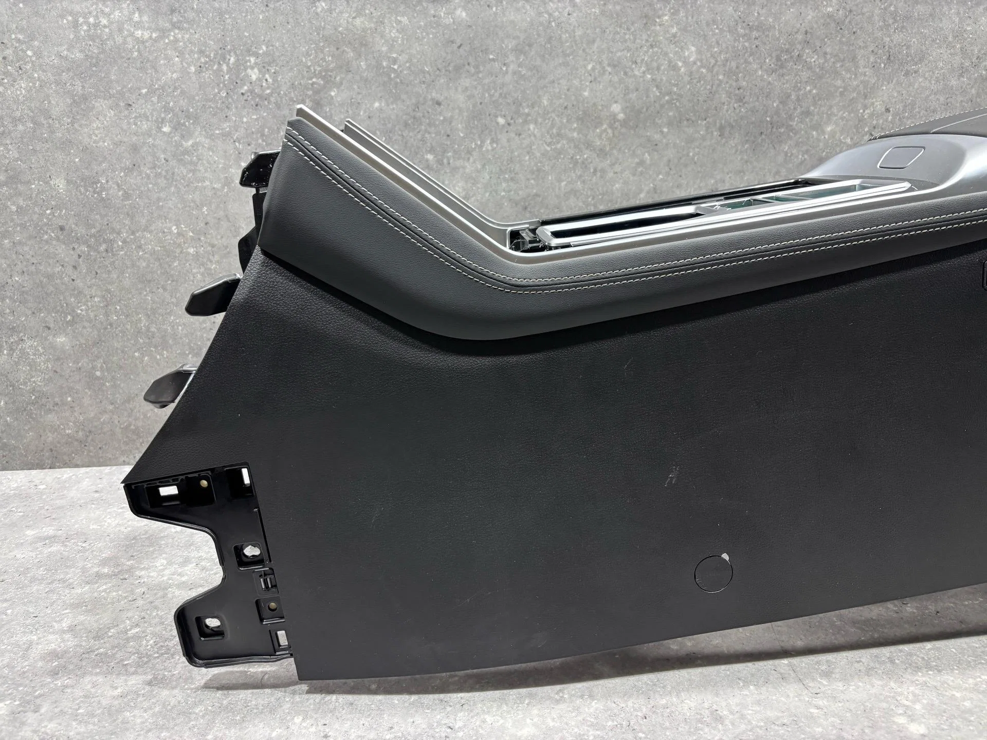 Консоль салона Jetour X90 Plus 1 2023 F205305010BB - миниатюра 2