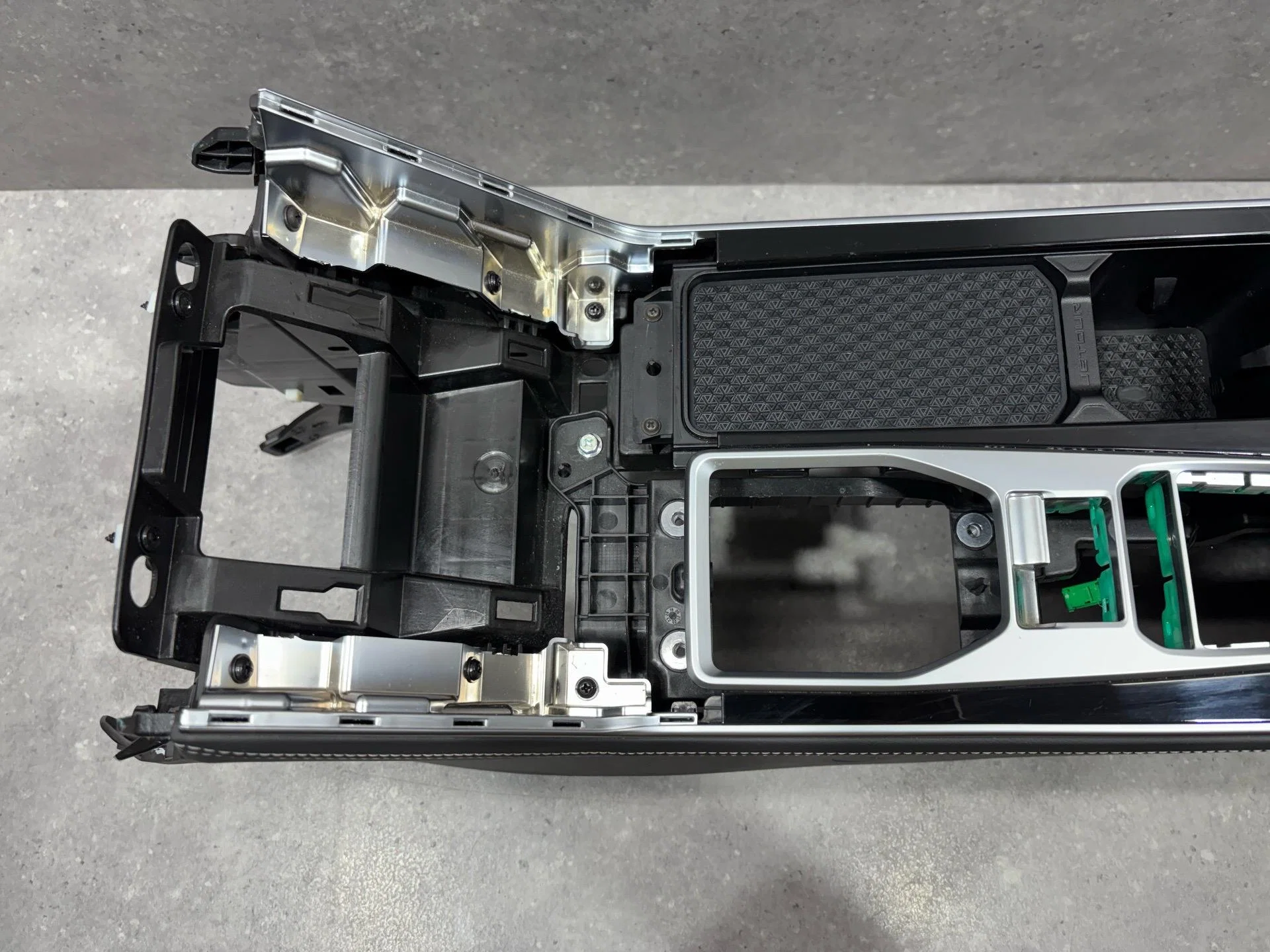 Консоль салона Jetour X90 Plus 1 2023 F205305010BB - миниатюра 6