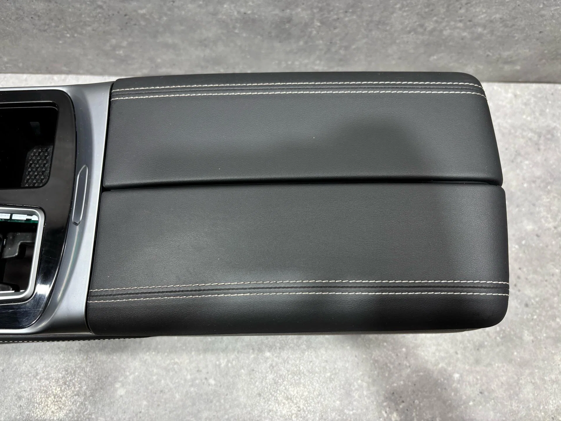 Консоль салона Jetour X90 Plus 1 2023 F205305010BB - миниатюра 8