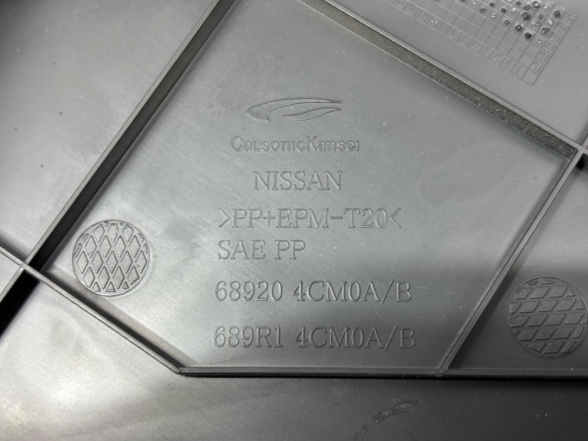 Накладка на торпедо (консоль) правая Nissan - миниатюра 7