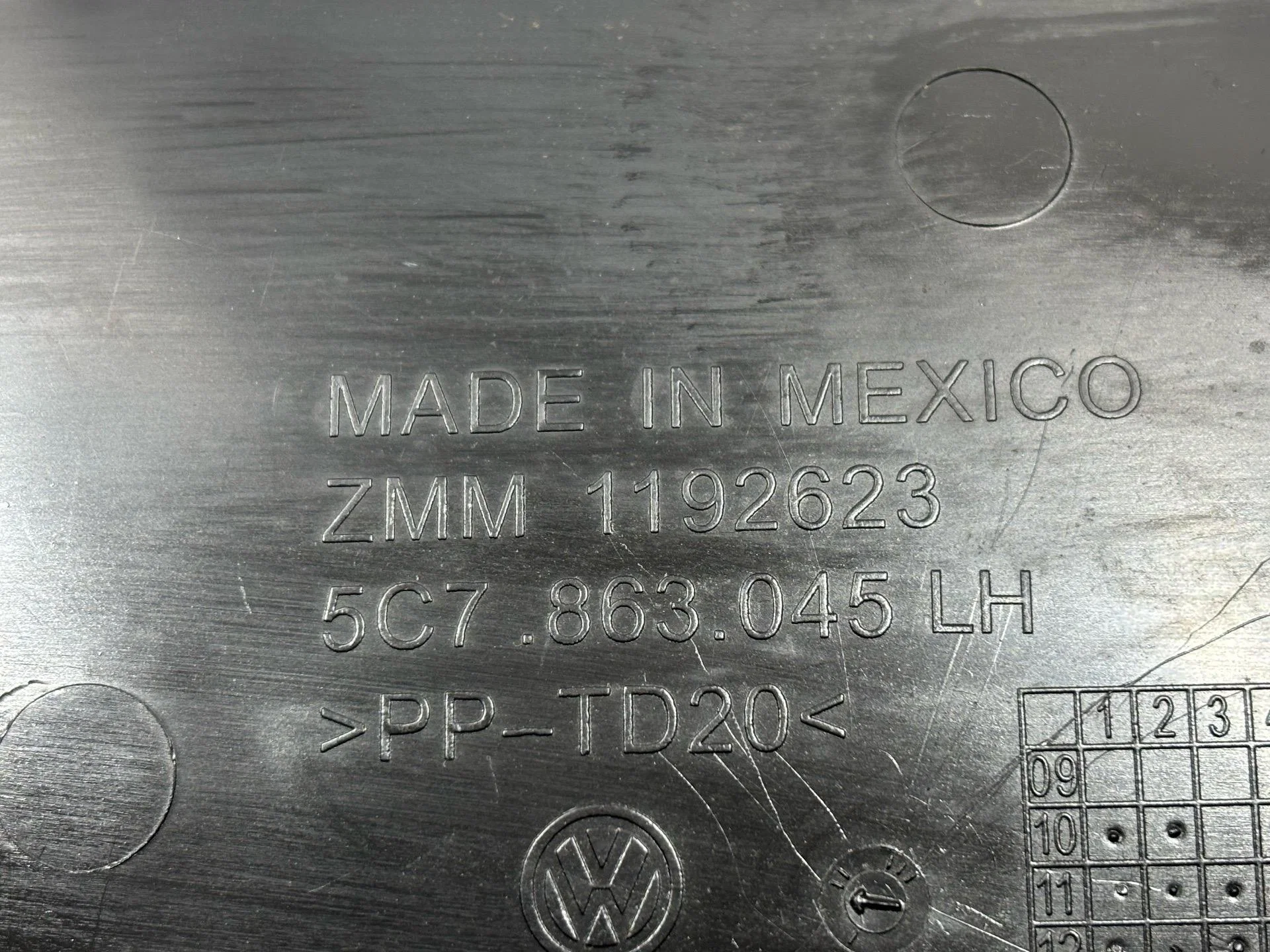 Накладка на торпедо (консоль) левая Volkswagen 6 - миниатюра 7