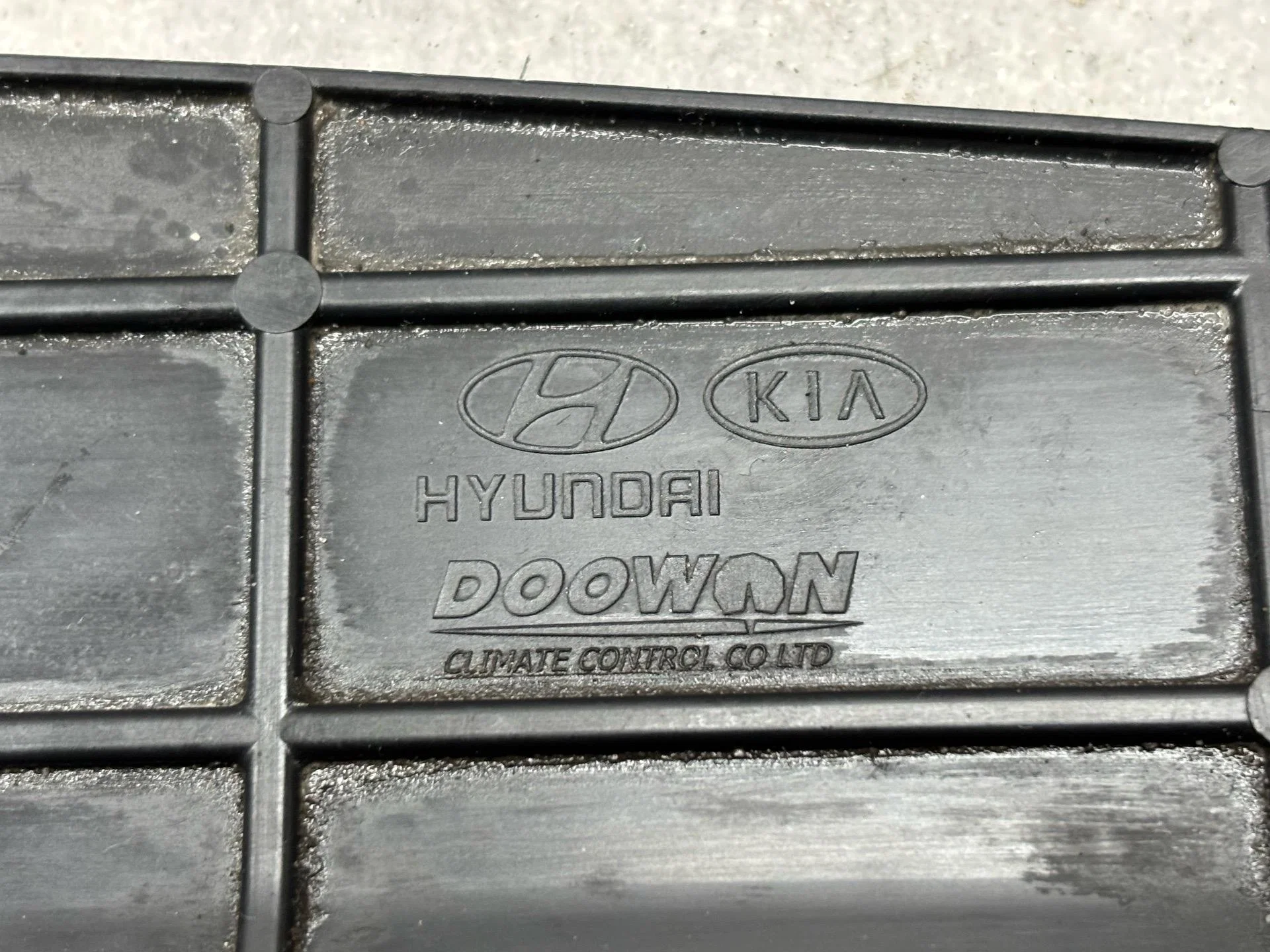 Воздуховод (дефлектор) радиатора верхний Kia Rio - миниатюра 7