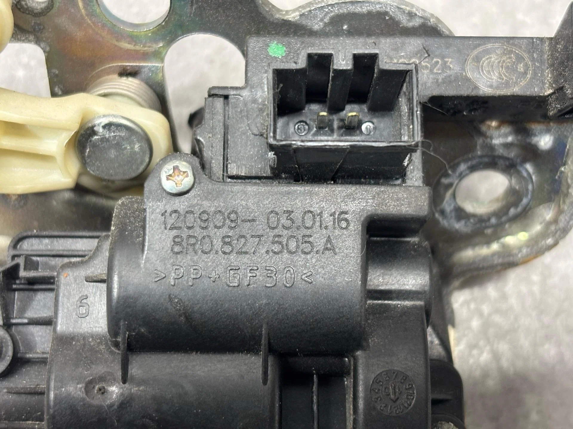 Замок багажника Skoda Octavia 3 5E 2016 5E0827505A - миниатюра 2