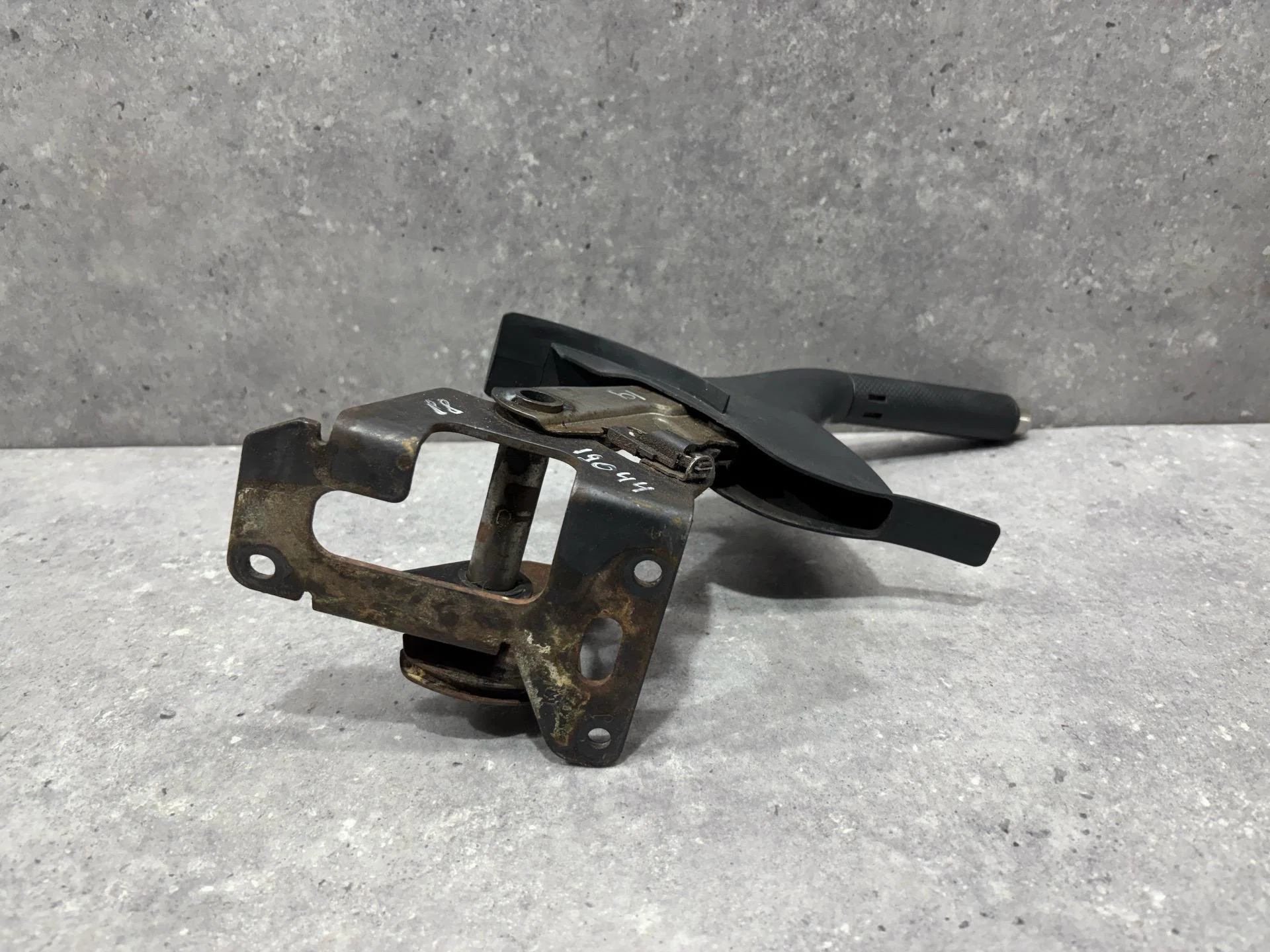 Кран ручного тормоза (ручник) Mazda 3 1 BK 2006 - миниатюра 6