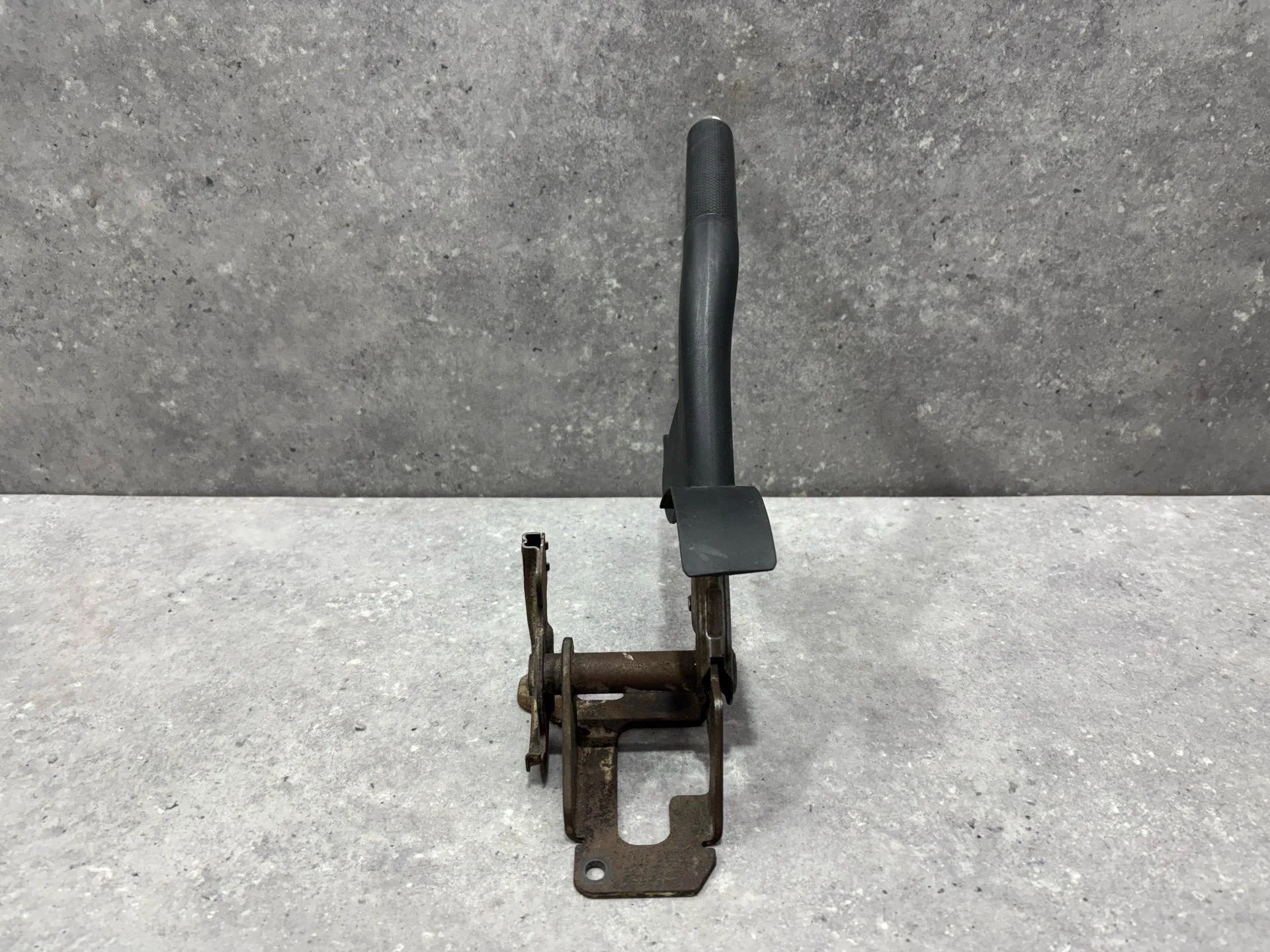 Кран ручного тормоза (ручник) Mazda 3 1 BK 2006 - миниатюра 7