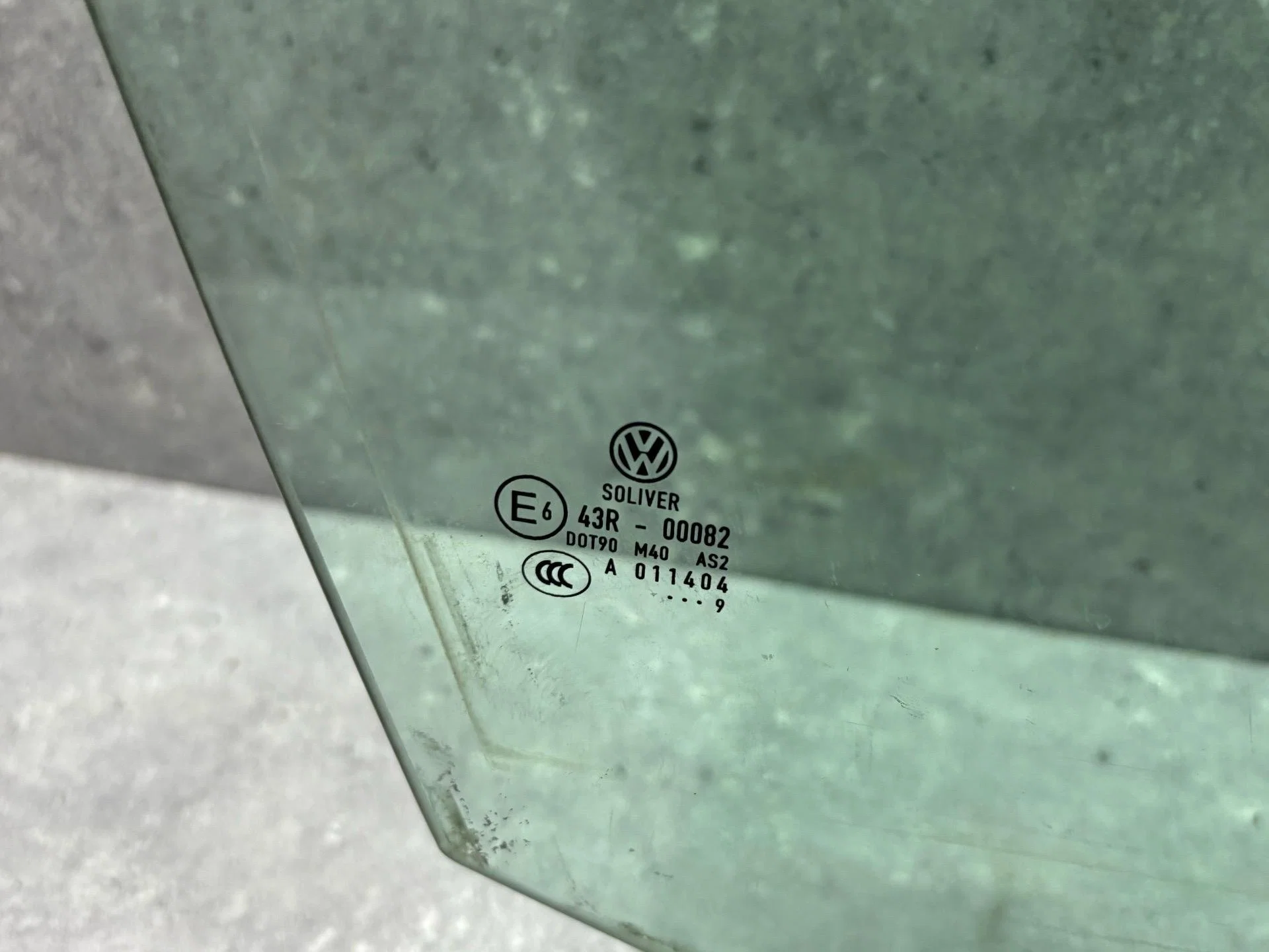 Стекло двери передней правой Volkswagen Passat B6 - миниатюра 2