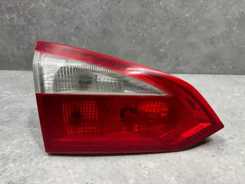 Фонарь задний внутренний левый Ford Focus 3 CB8
