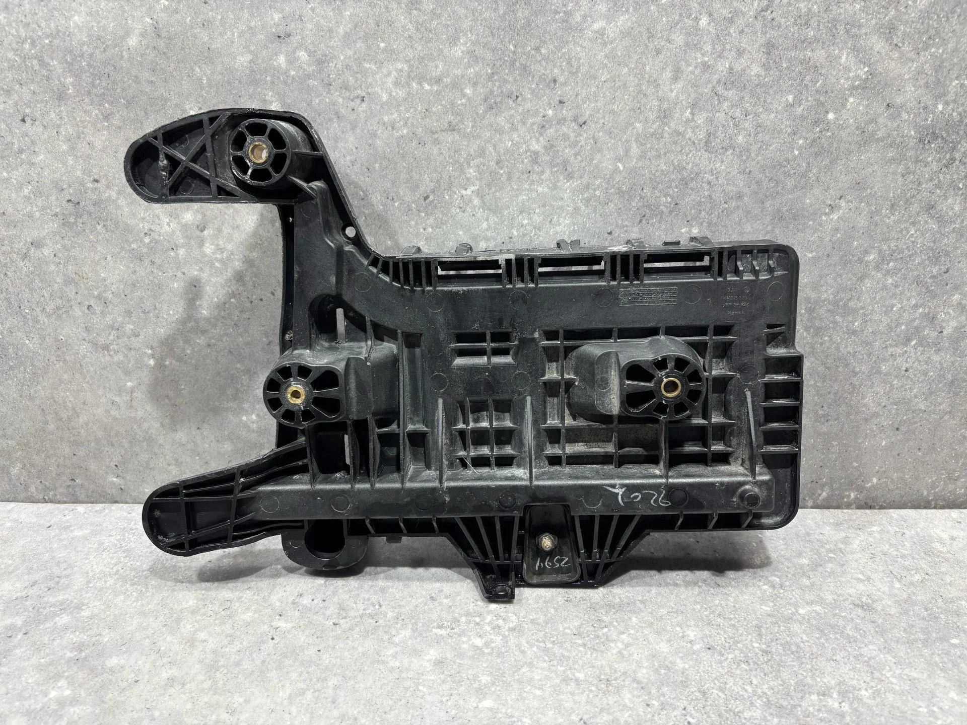 Полка аккумулятора Volkswagen Jetta 6 162 2013 - миниатюра 4