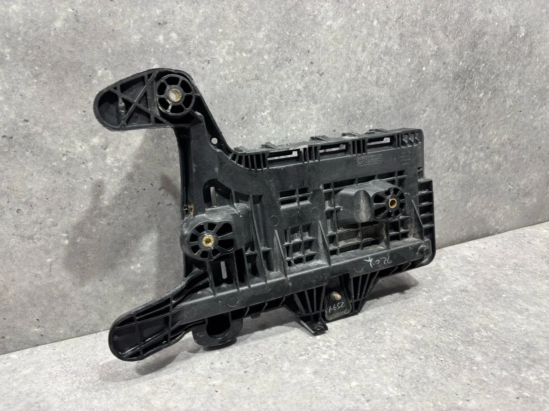 Полка аккумулятора Volkswagen Jetta 6 162 2013 - миниатюра 6