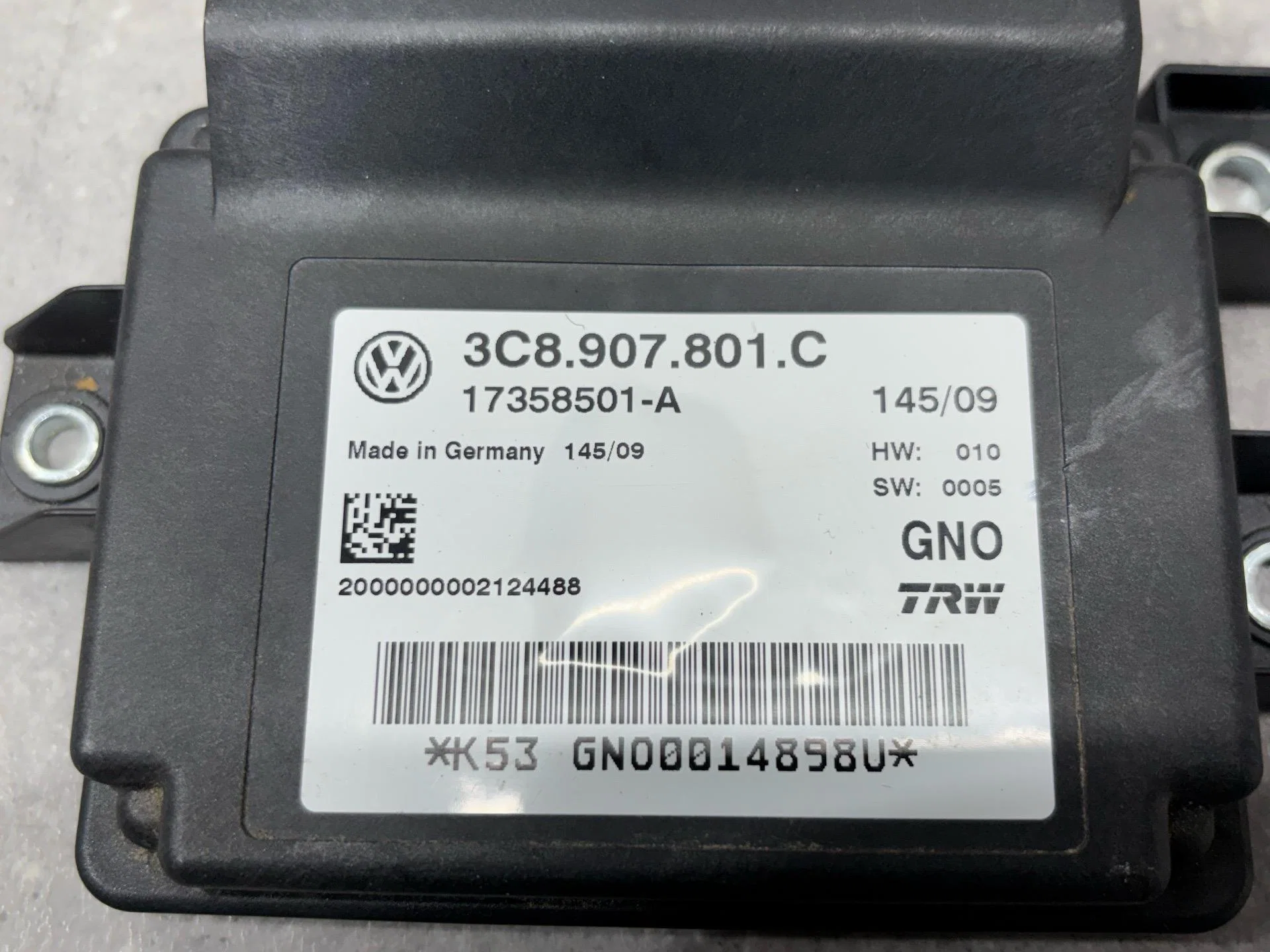 ЭБУ электронного стояночного тормоза Volkswagen B6 - миниатюра 2