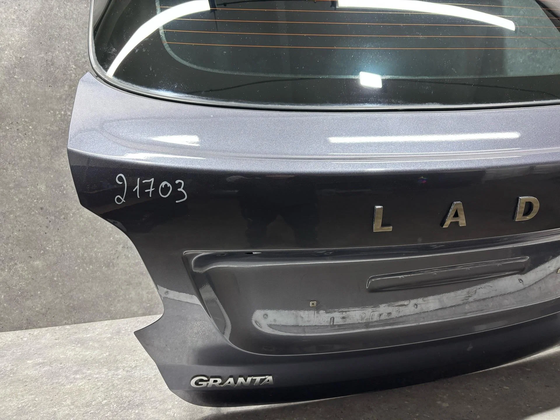 Крышка багажника Lada Granta 1 рест. 2022 - миниатюра 3