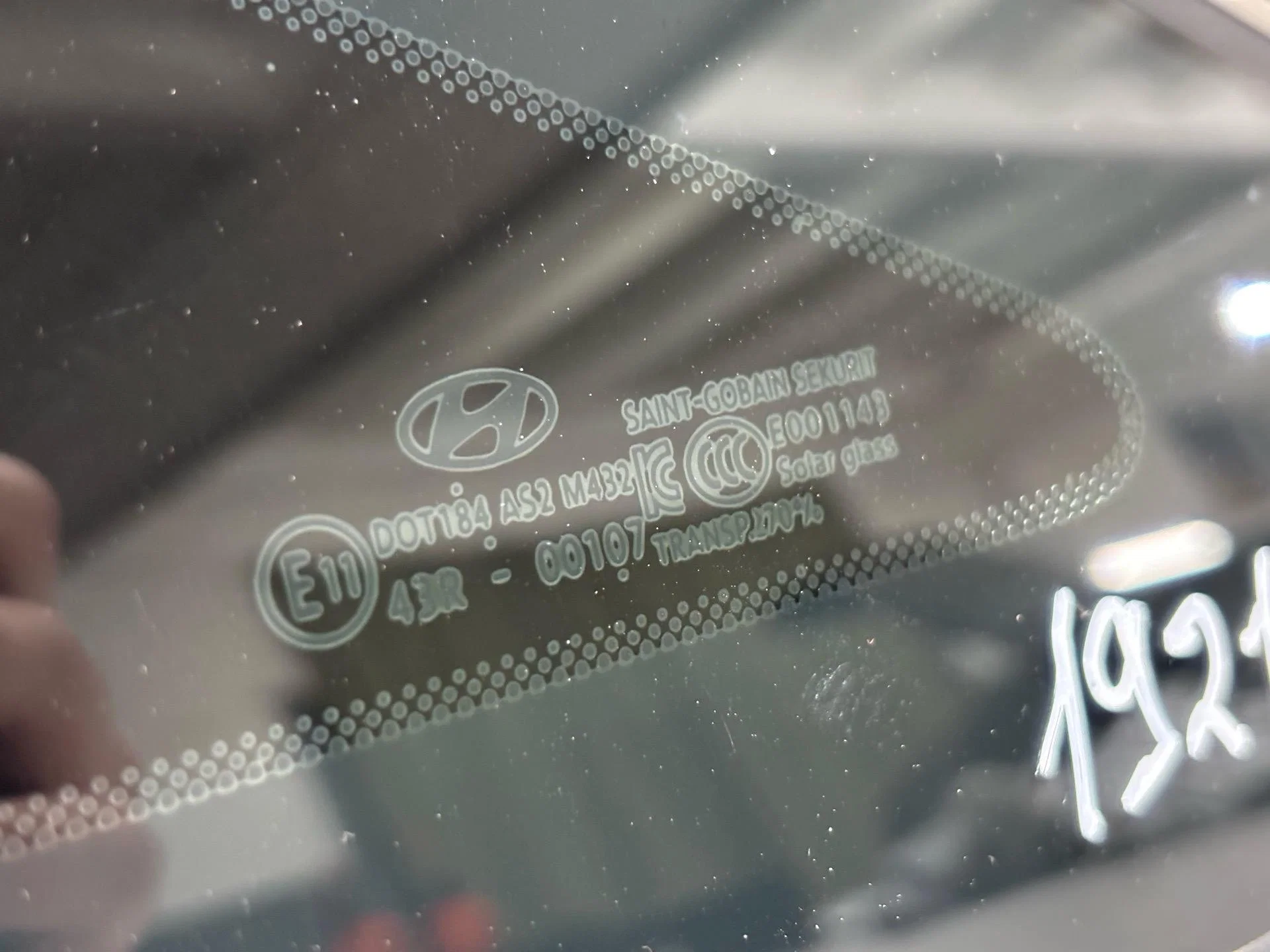 Стекло кузовное заднее левое Hyundai Sonata 7 LF - миниатюра 4