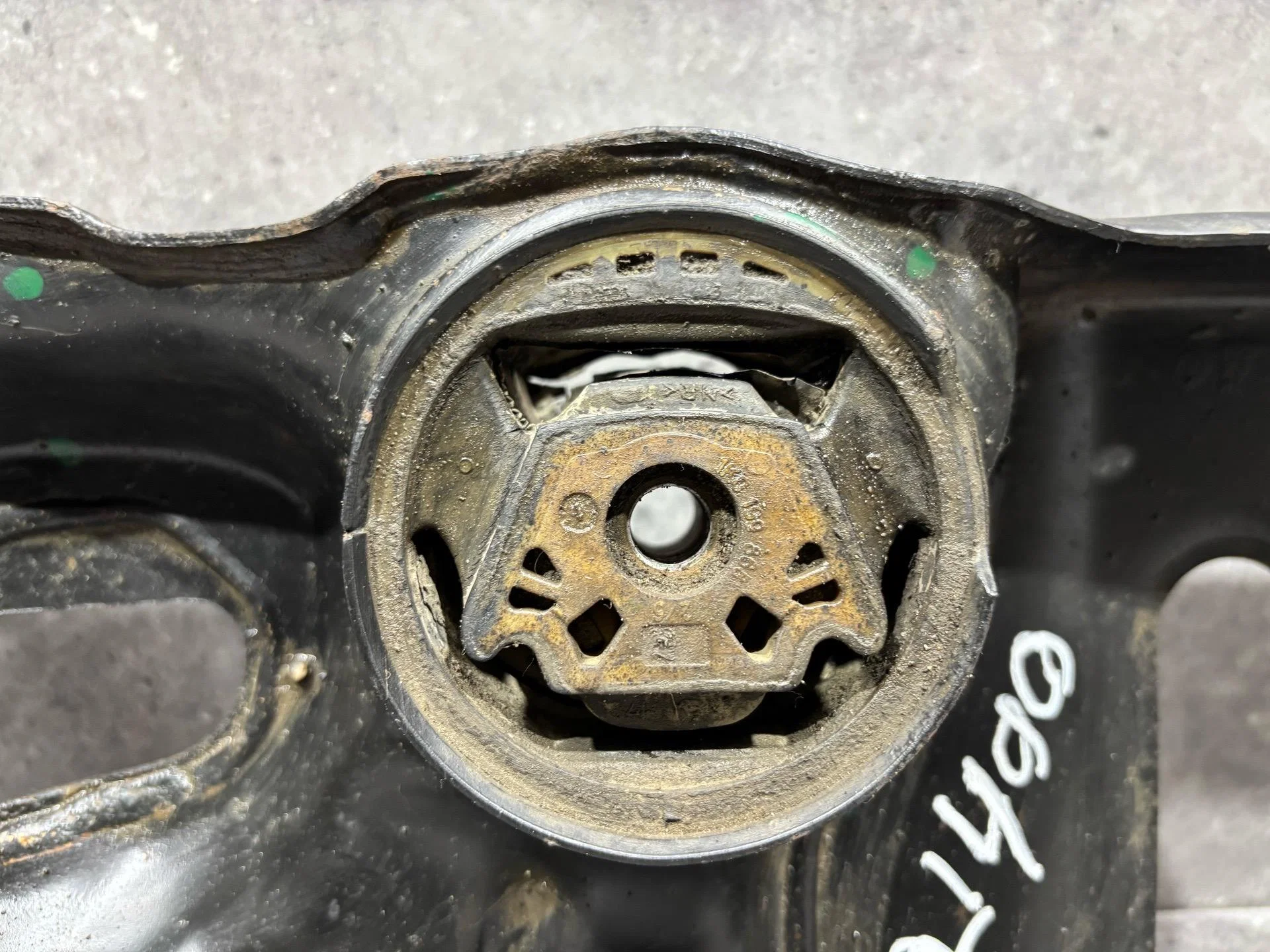 Передняя балка (подрамник) Volkswagen Jetta 6 162 - миниатюра 7