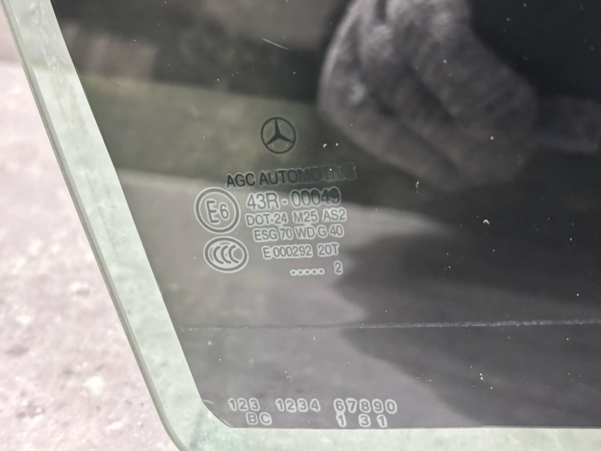 Стекло двери задней правой Mercedes-Benz C - миниатюра 2