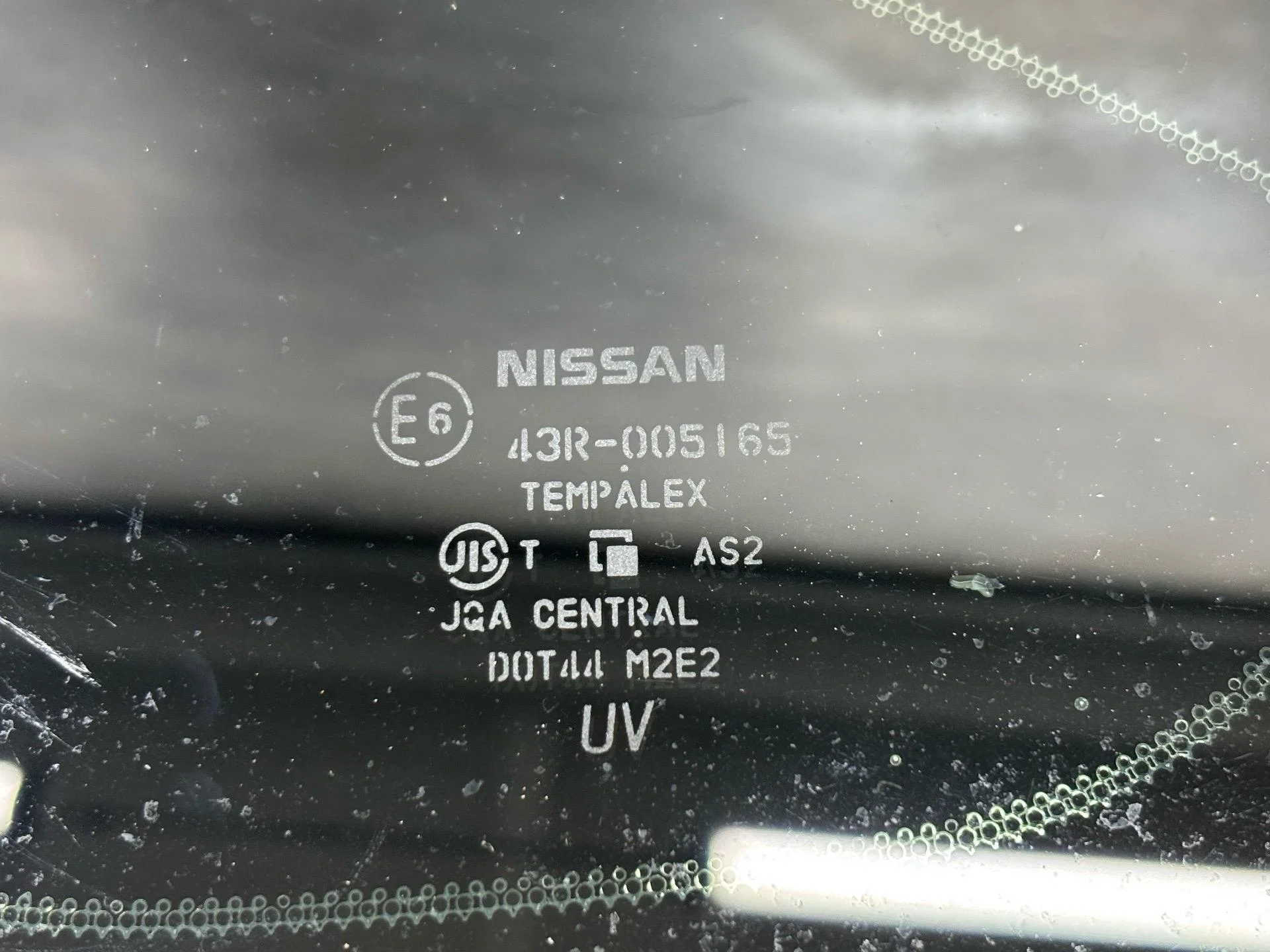 Стекло кузовное заднее левое Nissan Almera G15 - миниатюра 2