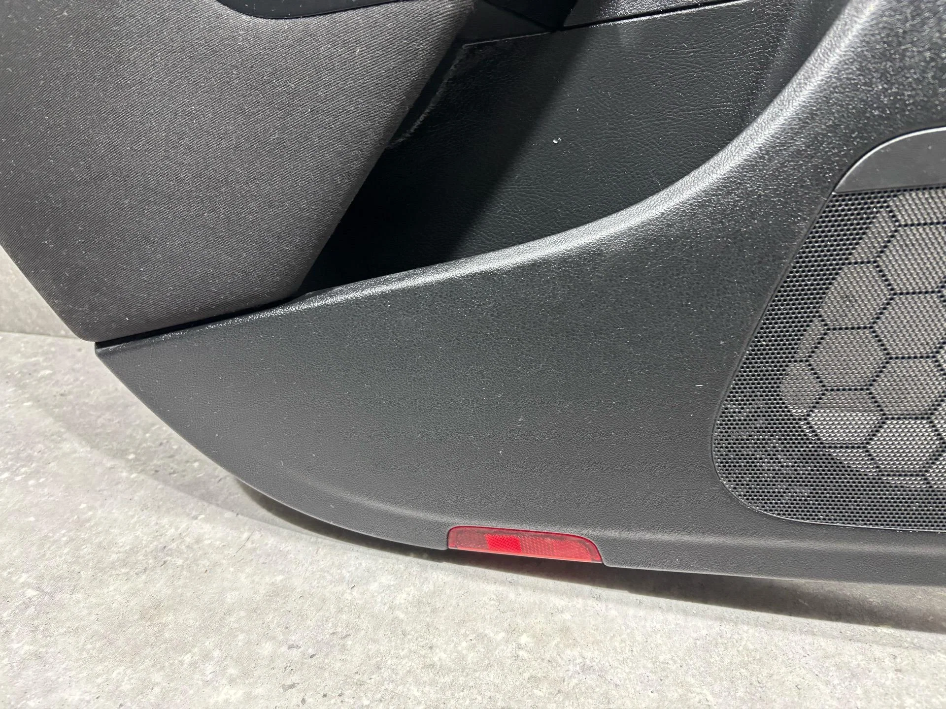 Обшивка двери задней левой Volkswagen Passat B6 - миниатюра 6