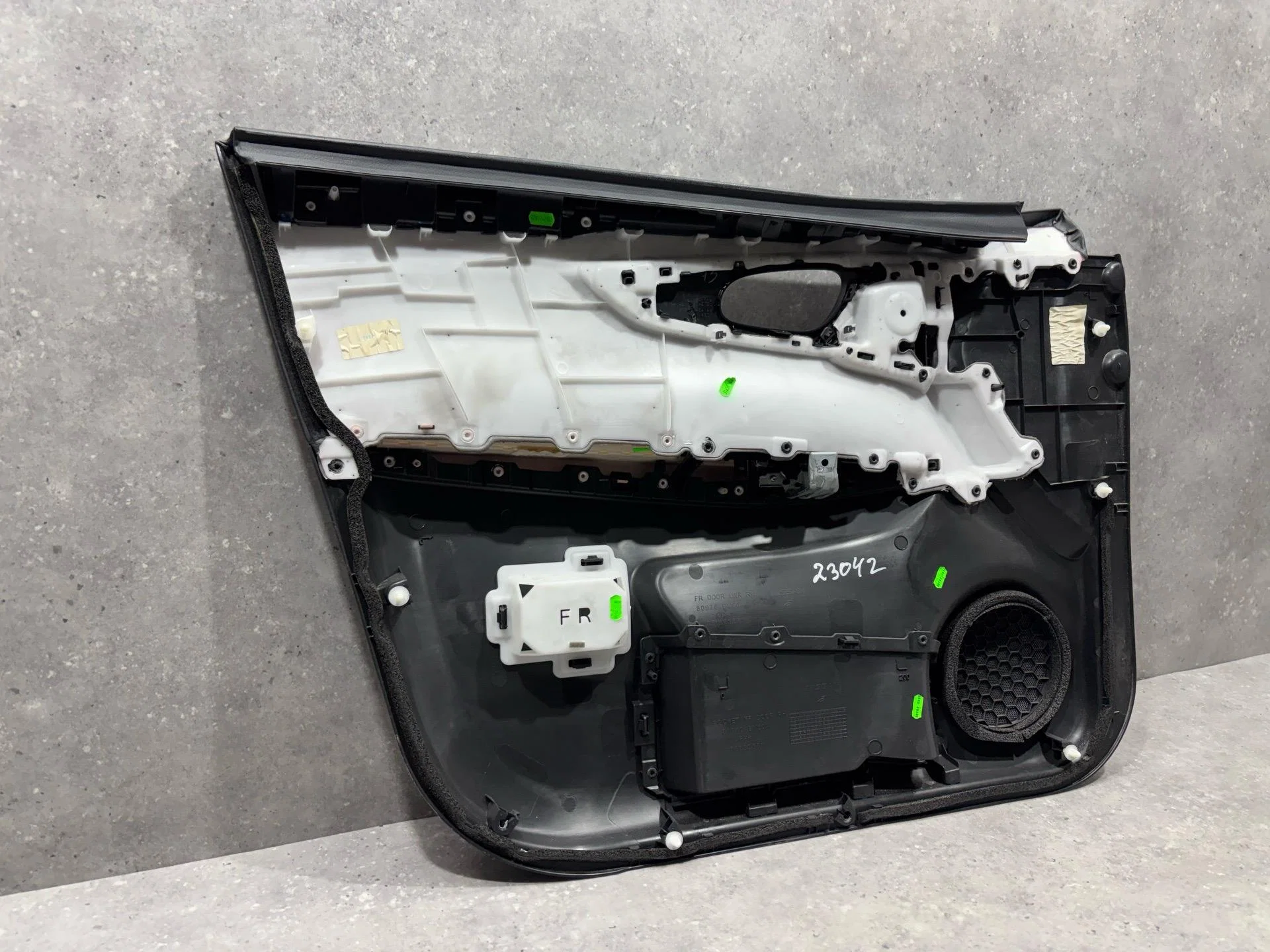 Обшивка двери передней правой Nissan Qashqai - миниатюра 8