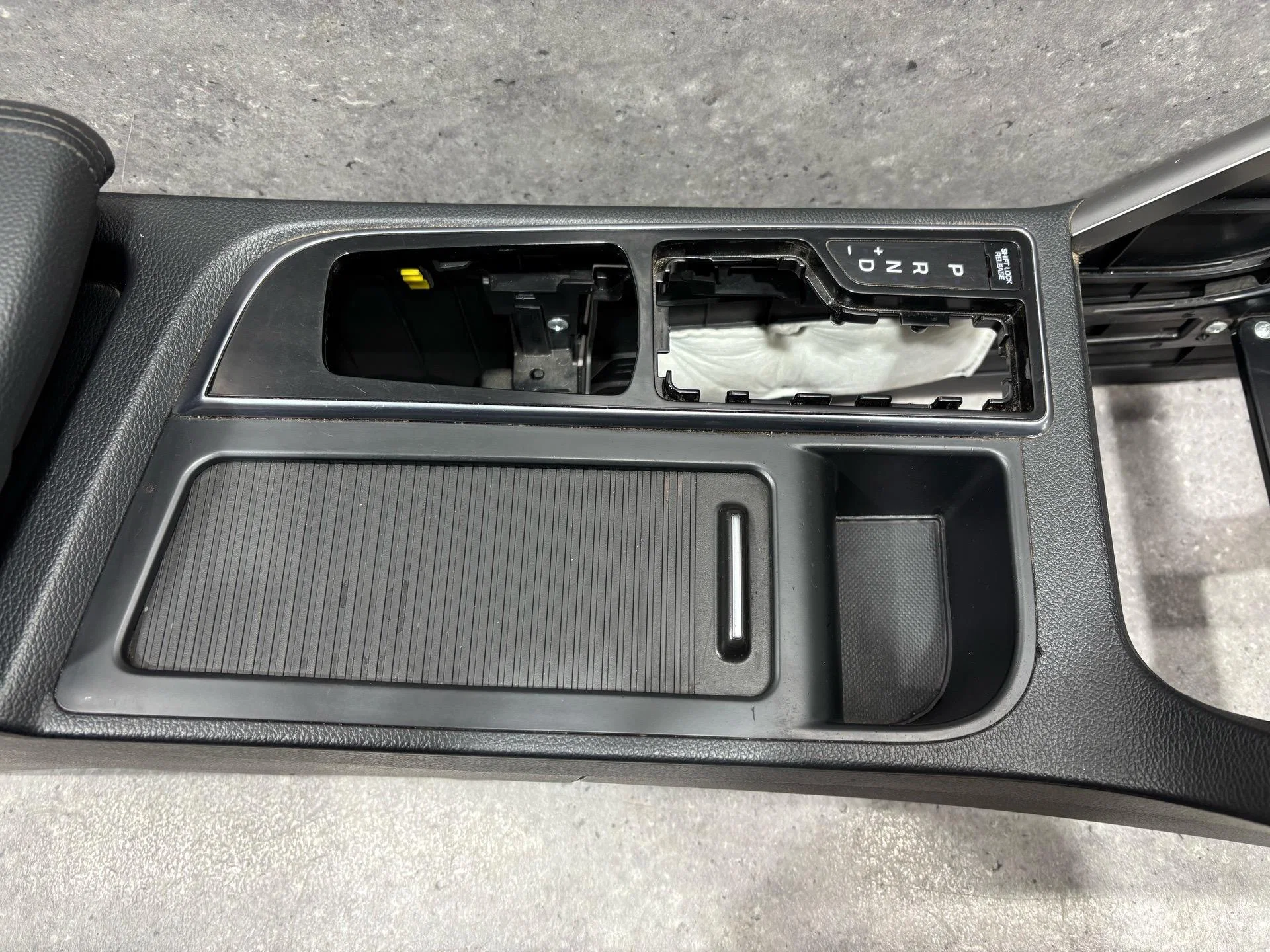 Консоль салона Hyundai Sonata 7 LF 2016 - миниатюра 6