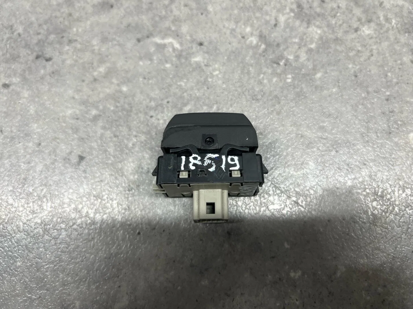 Кнопка (выключатель) Nissan Terrano D10 2018 - миниатюра 4