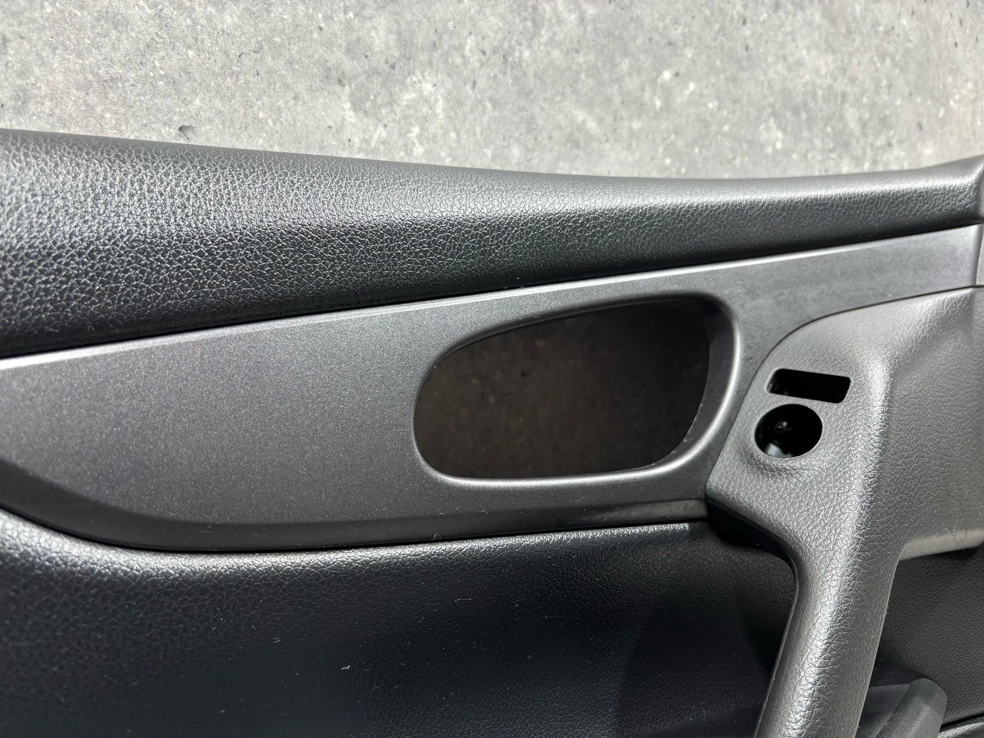 Обшивка двери передней левой Nissan Qashqai - миниатюра 6
