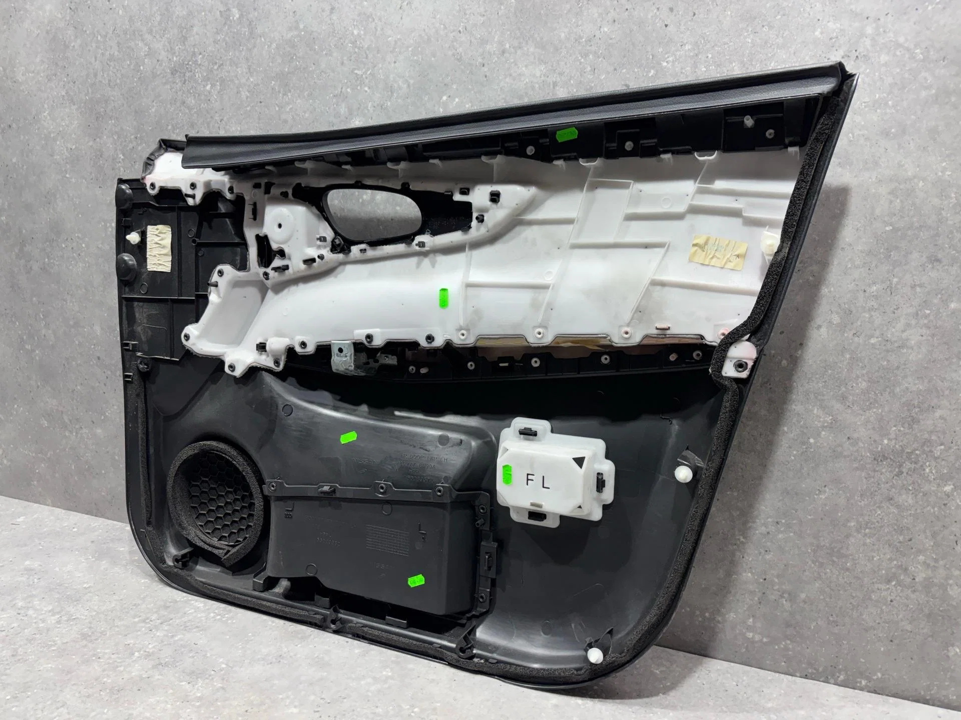 Обшивка двери передней левой Nissan Qashqai - миниатюра 9