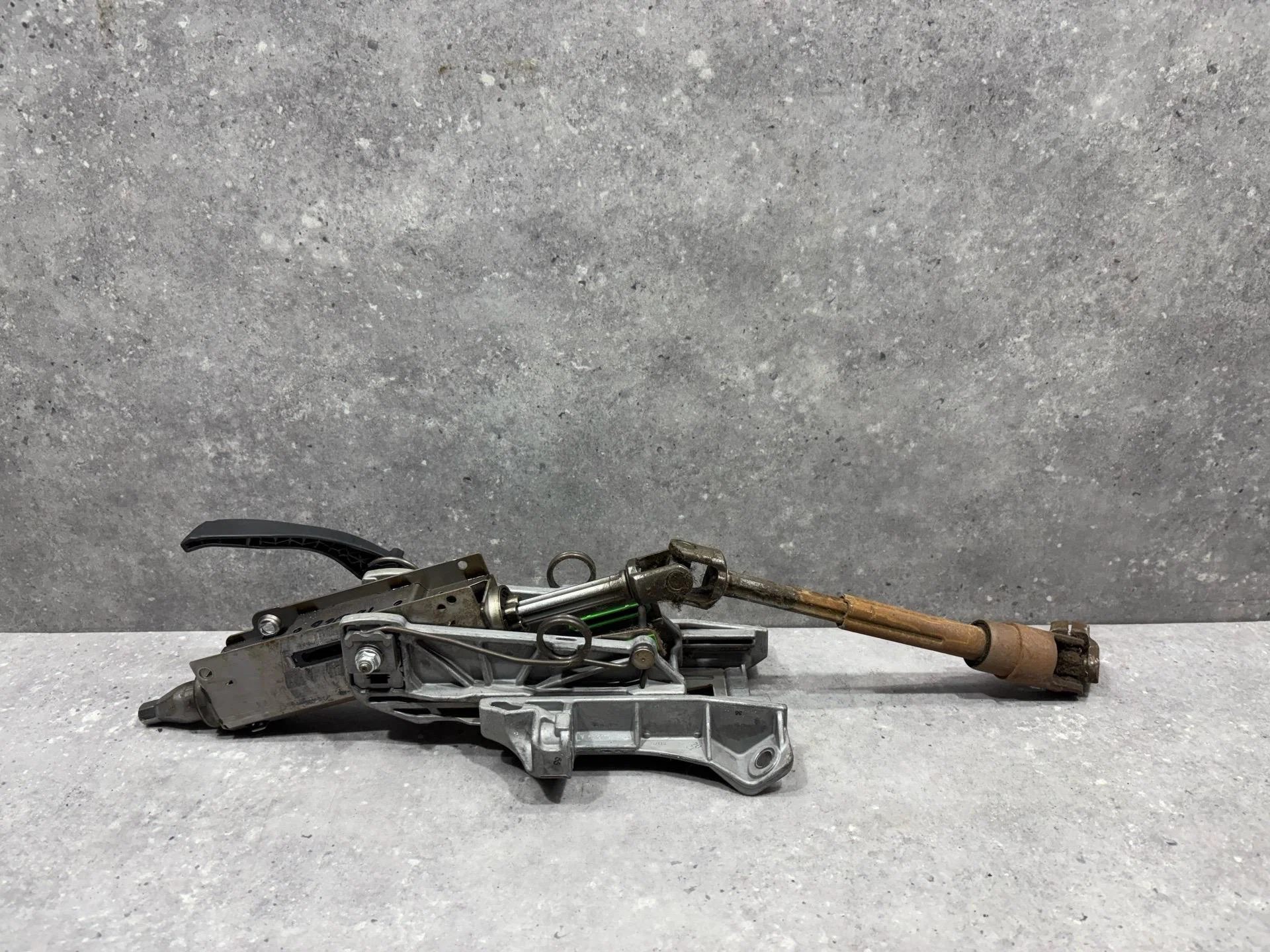 Рулевая колонка Ford Focus 3 CB8 2012 2390087 - миниатюра 3