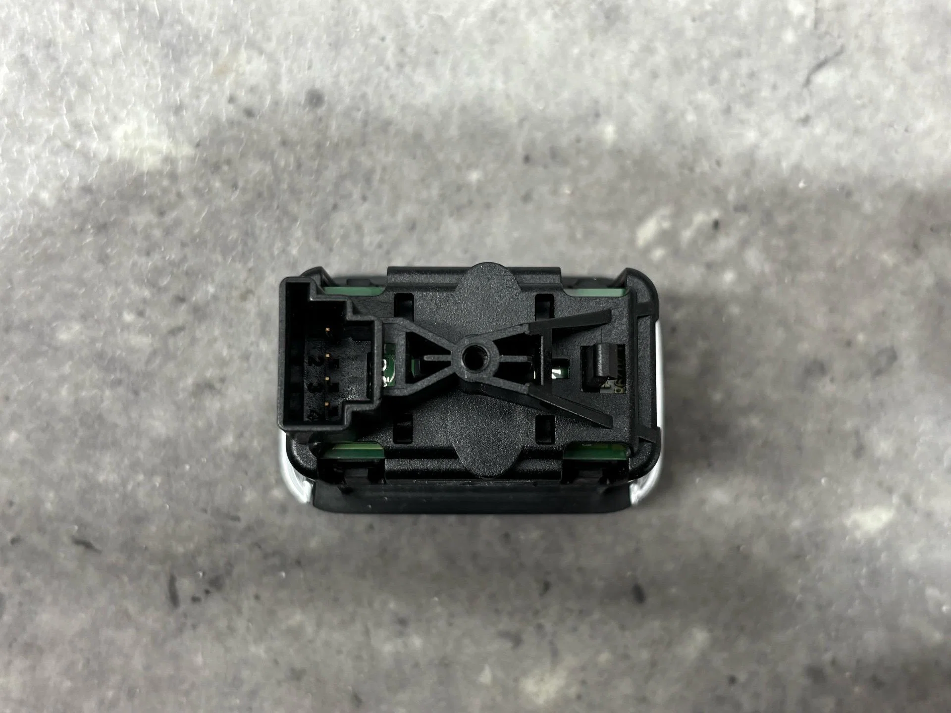 Кнопка стеклоподъемника двери Mercedes-Benz C - миниатюра 4