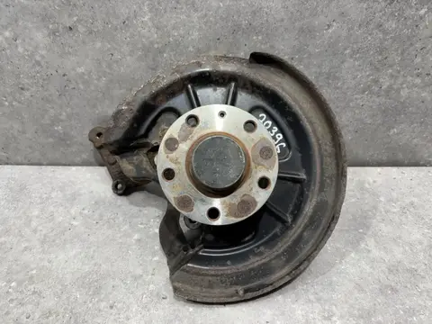 Кулак задний правый Skoda Octavia 2 рест. 1Z3 2012