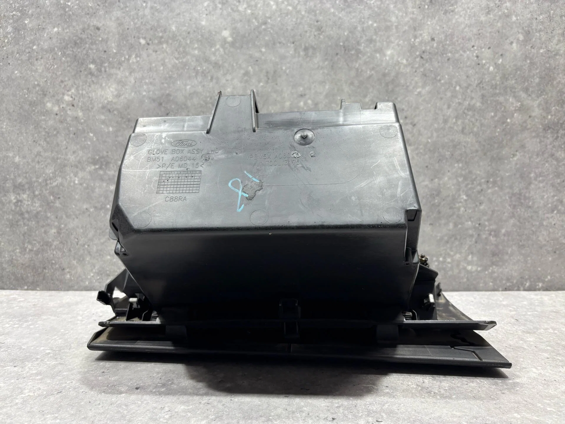 Бардачок Ford Focus 3 CB8 2012 1771929 - миниатюра 6