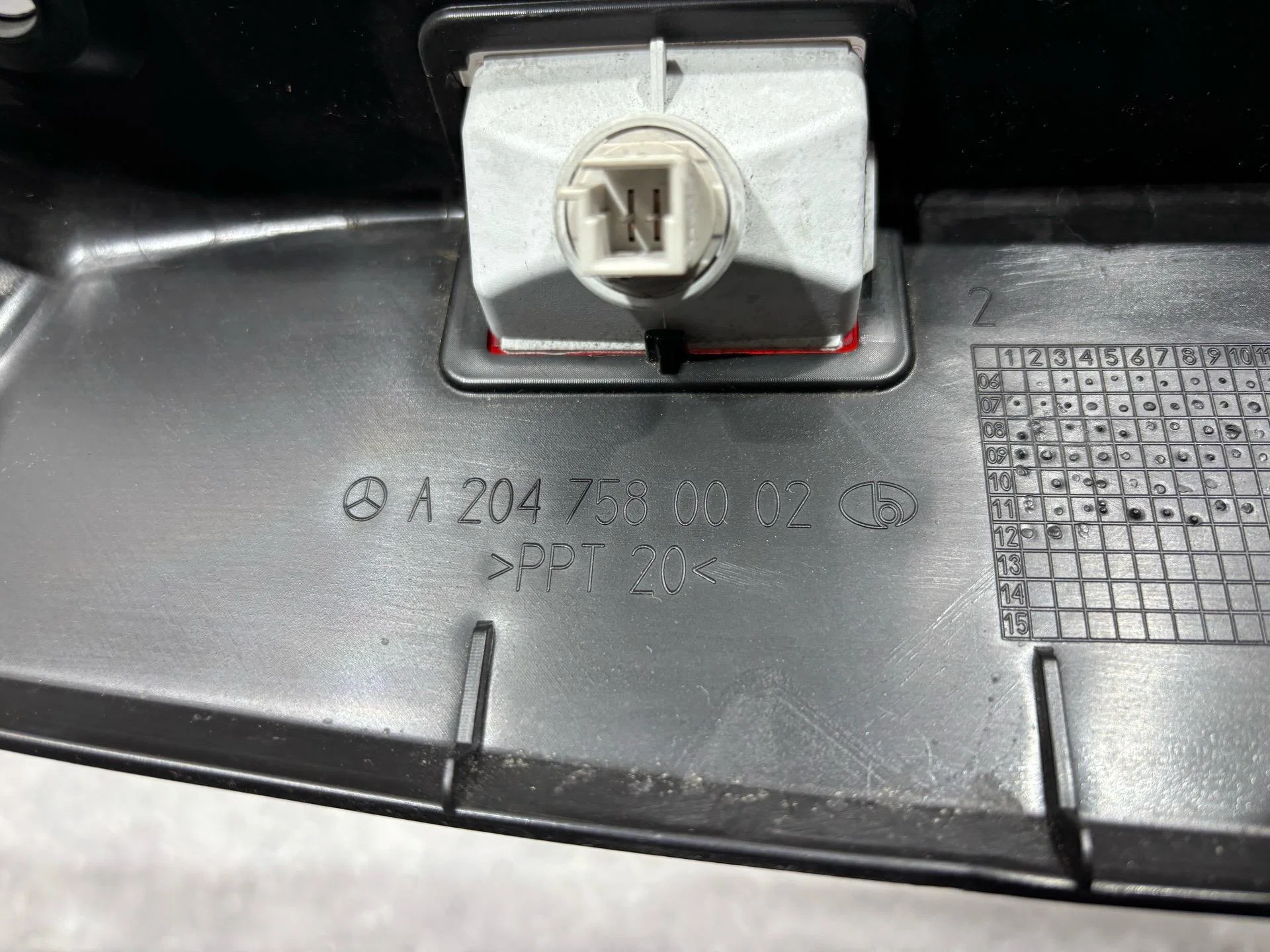 Накладка крышки багажника Mercedes-Benz C - миниатюра 9