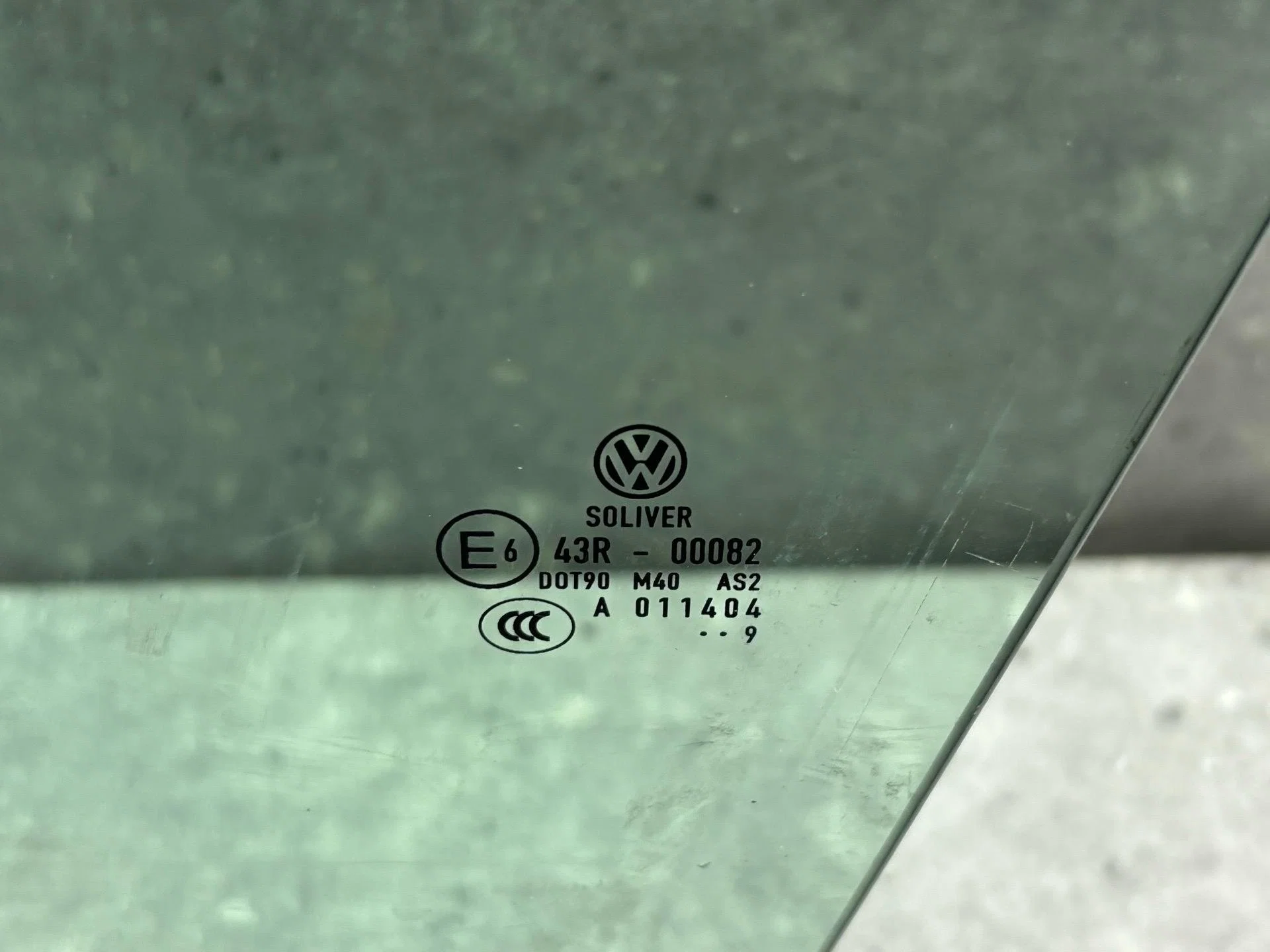 Стекло двери передней левой Volkswagen Passat B6 - миниатюра 2