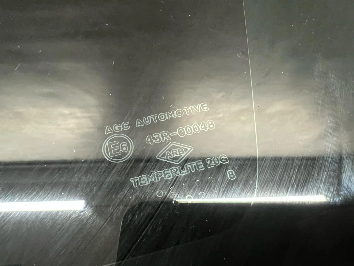 Стекло кузовное заднее правое Nissan Terrano D10 - миниатюра 2