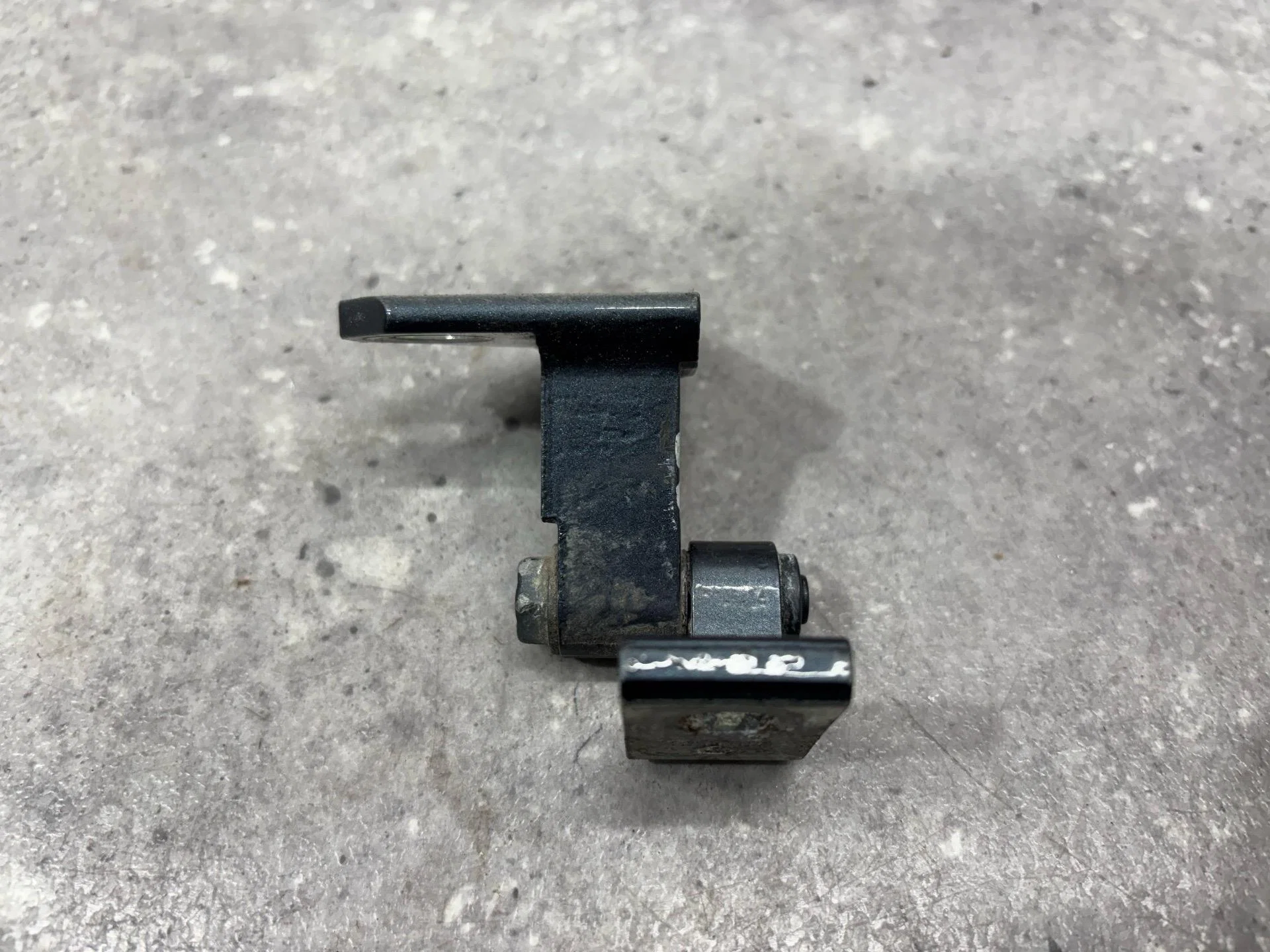 Петля двери задней правой Volkswagen Passat B6 3C2 - миниатюра 4