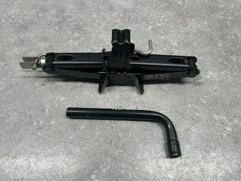 Домкрат Nissan Terrano D10 2018 995509237R