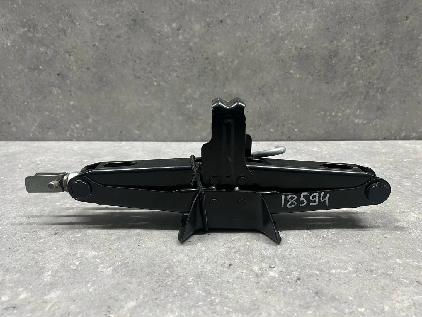 Домкрат Nissan Terrano D10 2018 995509237R - миниатюра 2