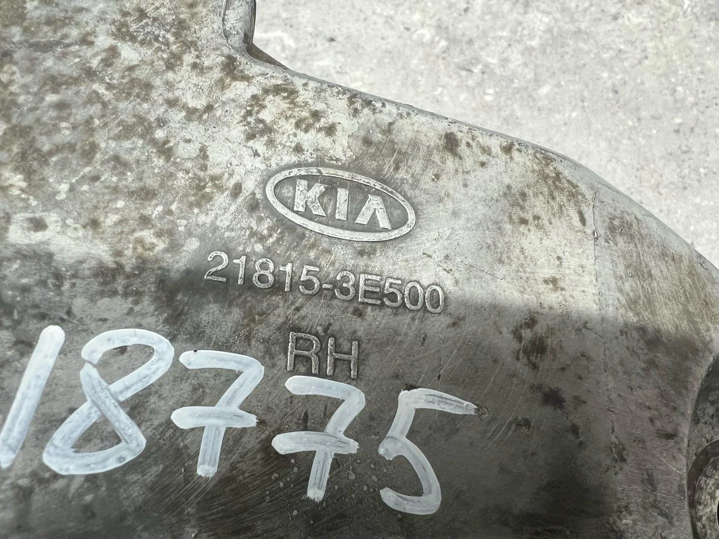 Кронштейн двигателя правый Kia Sorento 1 рест. BL - миниатюра 2