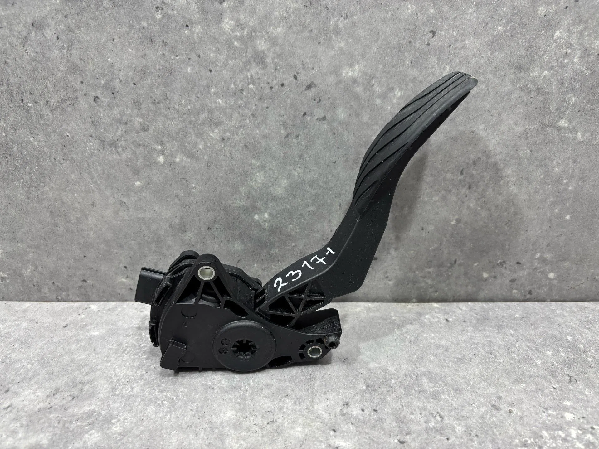 Педаль газа Nissan Qashqai J11 рест. J11 2020 - миниатюра 3