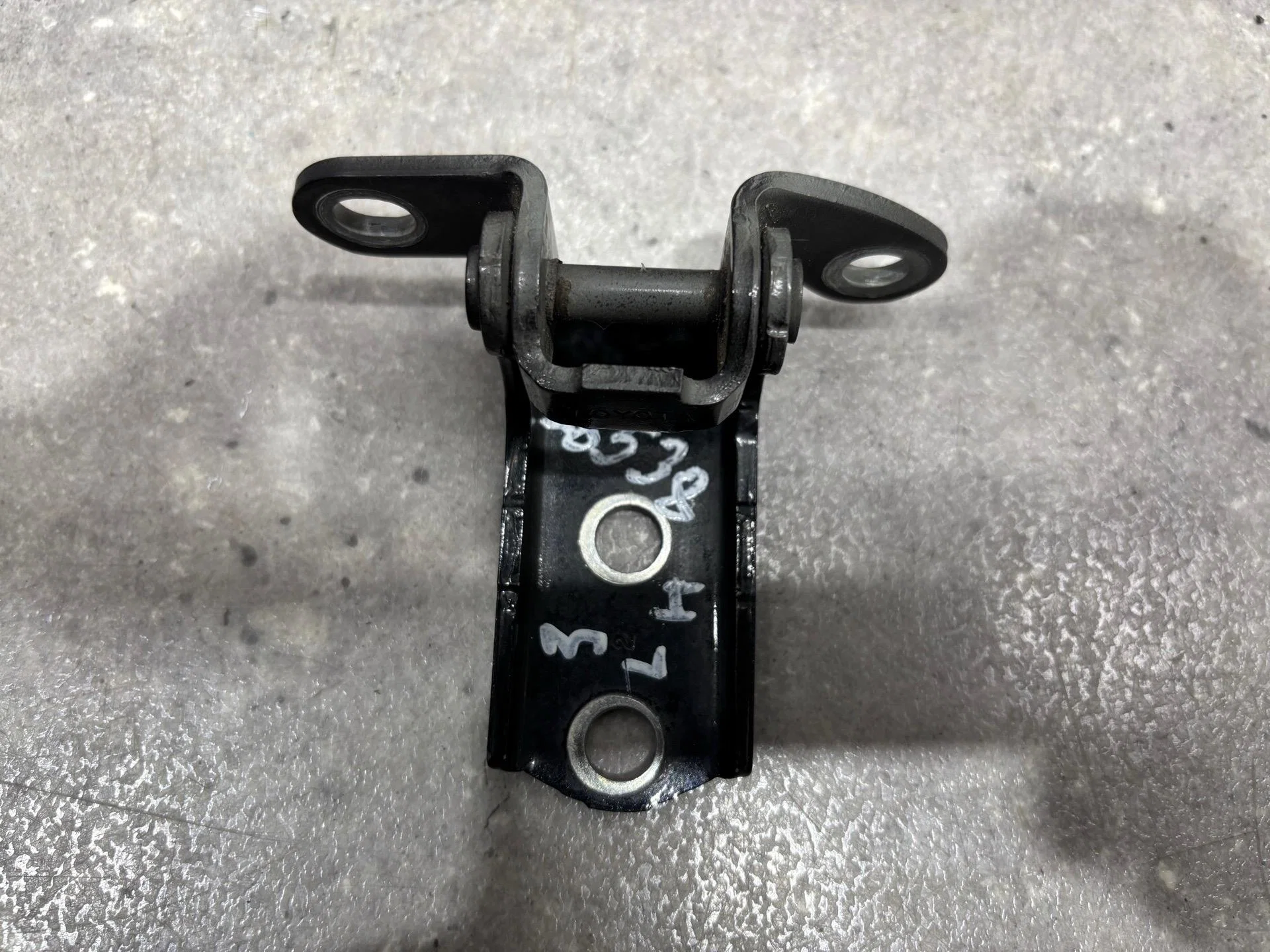 Петля двери задней левой Toyota Avensis 6878052031 - миниатюра 2