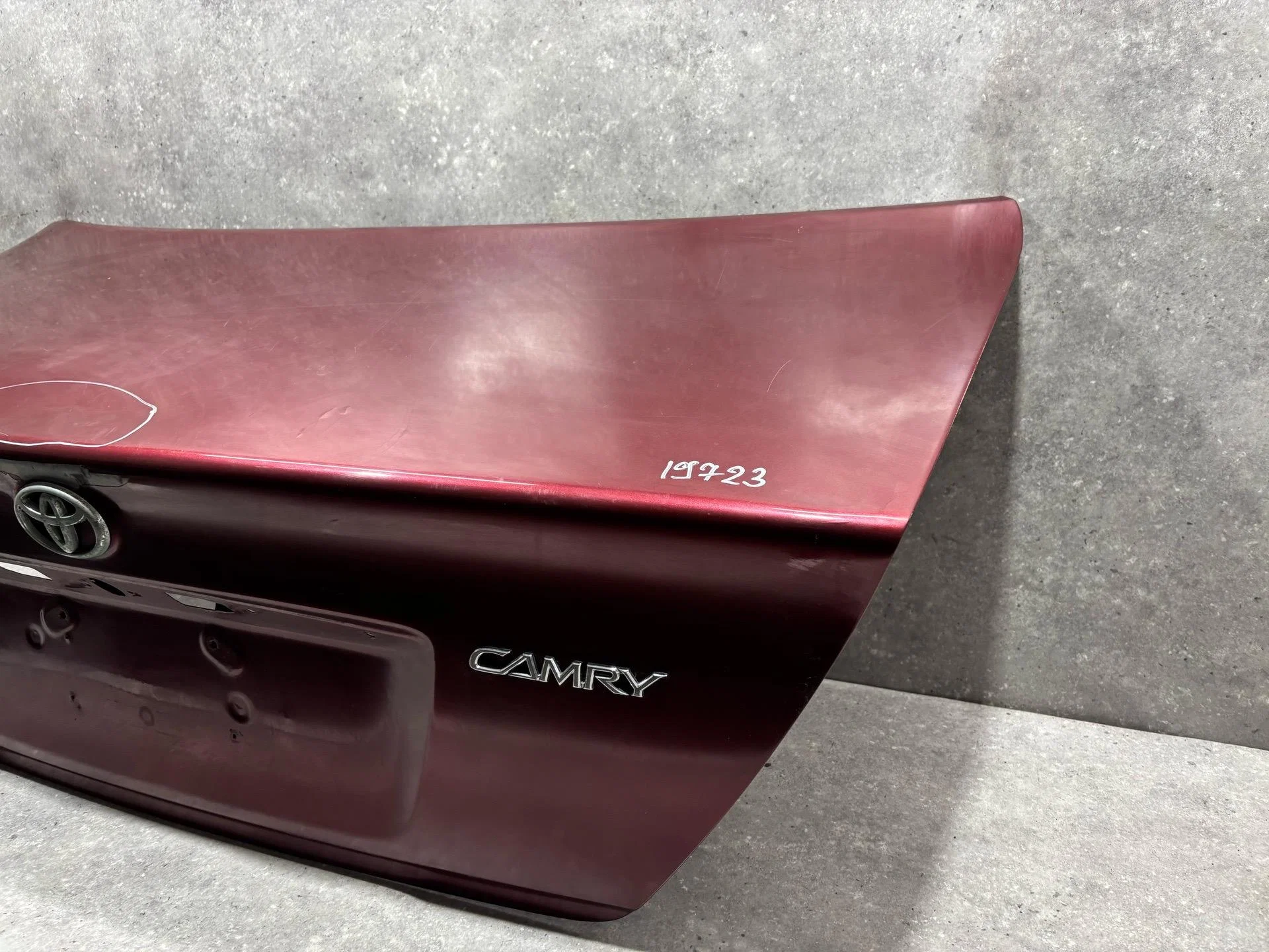 Крышка багажника Toyota Camry 6 XV30 ACV30 2001 - миниатюра 3